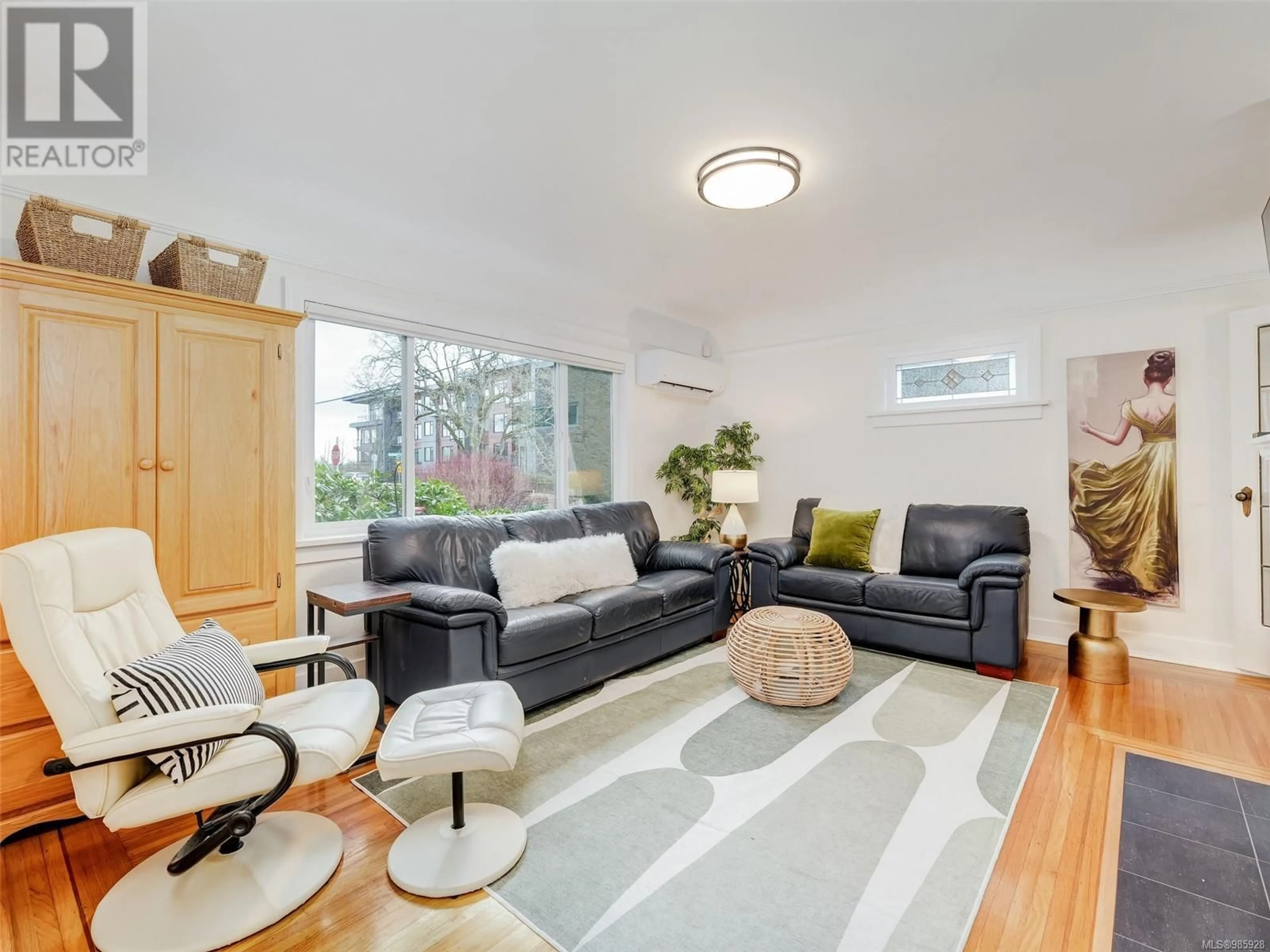 Living room with furniture, unknown for 3820 Rowland Ave, Saanich British Columbia V8Z1X9