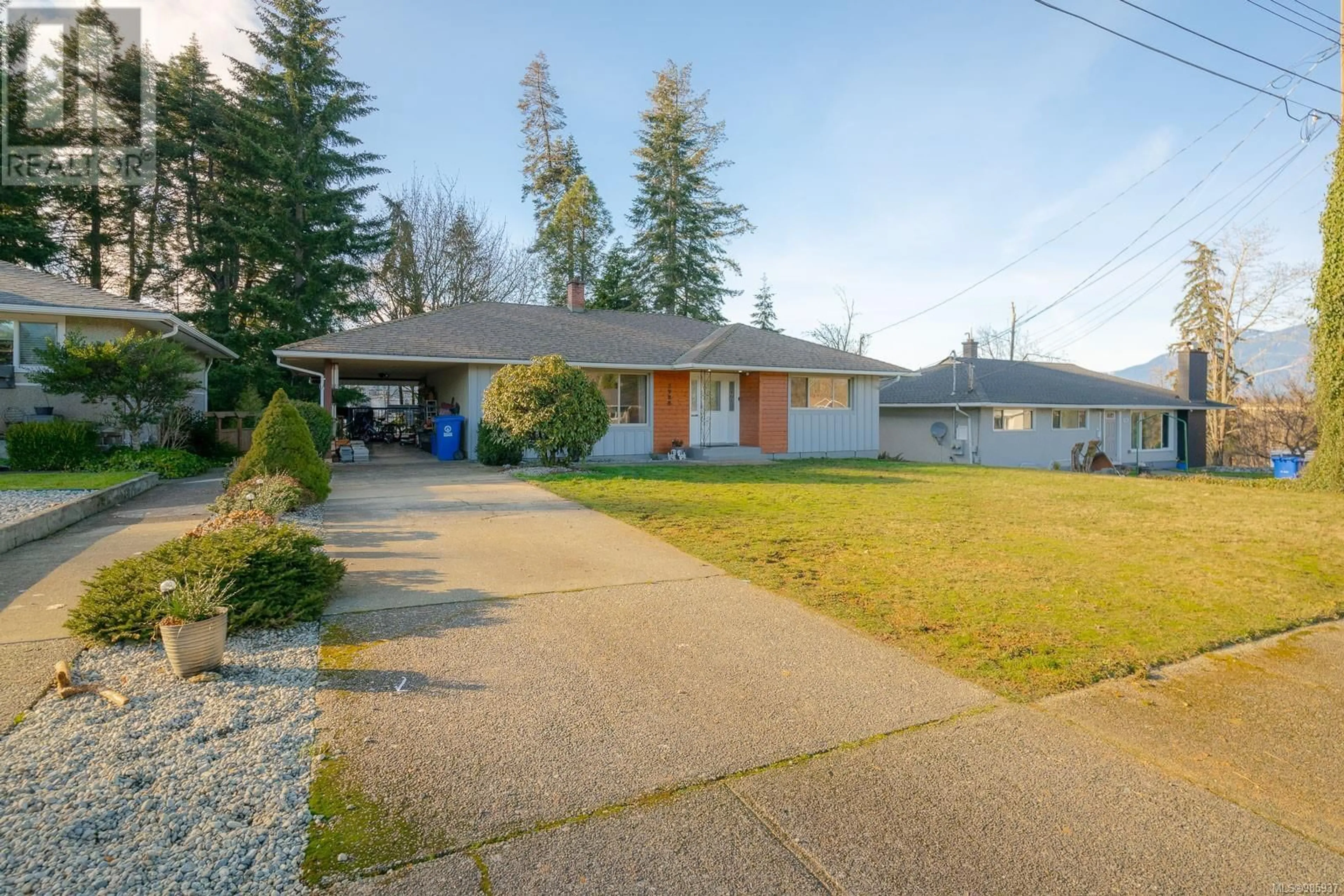 A pic from outside/outdoor area/front of a property/back of a property/a pic from drone, street for 3988 3rd Ave, Port Alberni British Columbia V9Y4G2