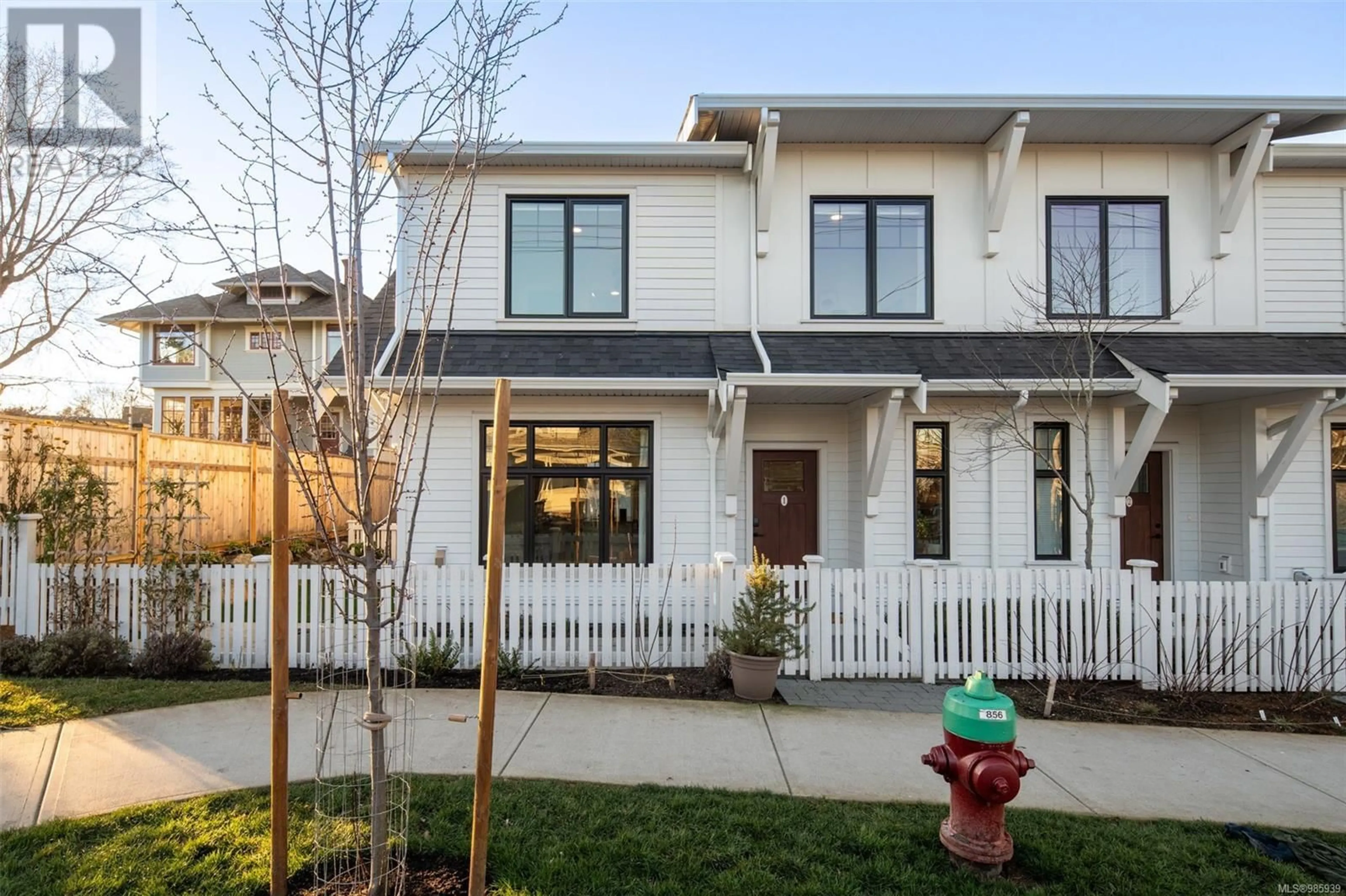 Home with vinyl exterior material, street for 1 - 3080 WASHINGTON AVENUE, Victoria British Columbia V9A1P6