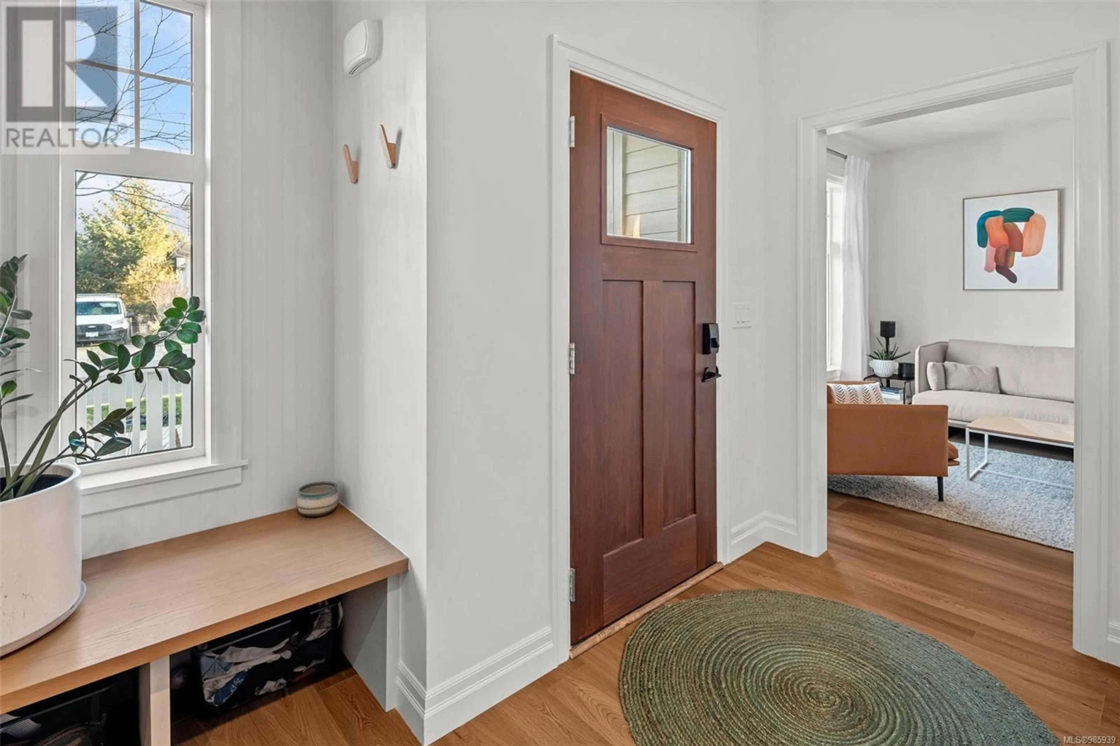 Indoor entryway for 1 3080 Washington Ave, Victoria British Columbia V9A1P6