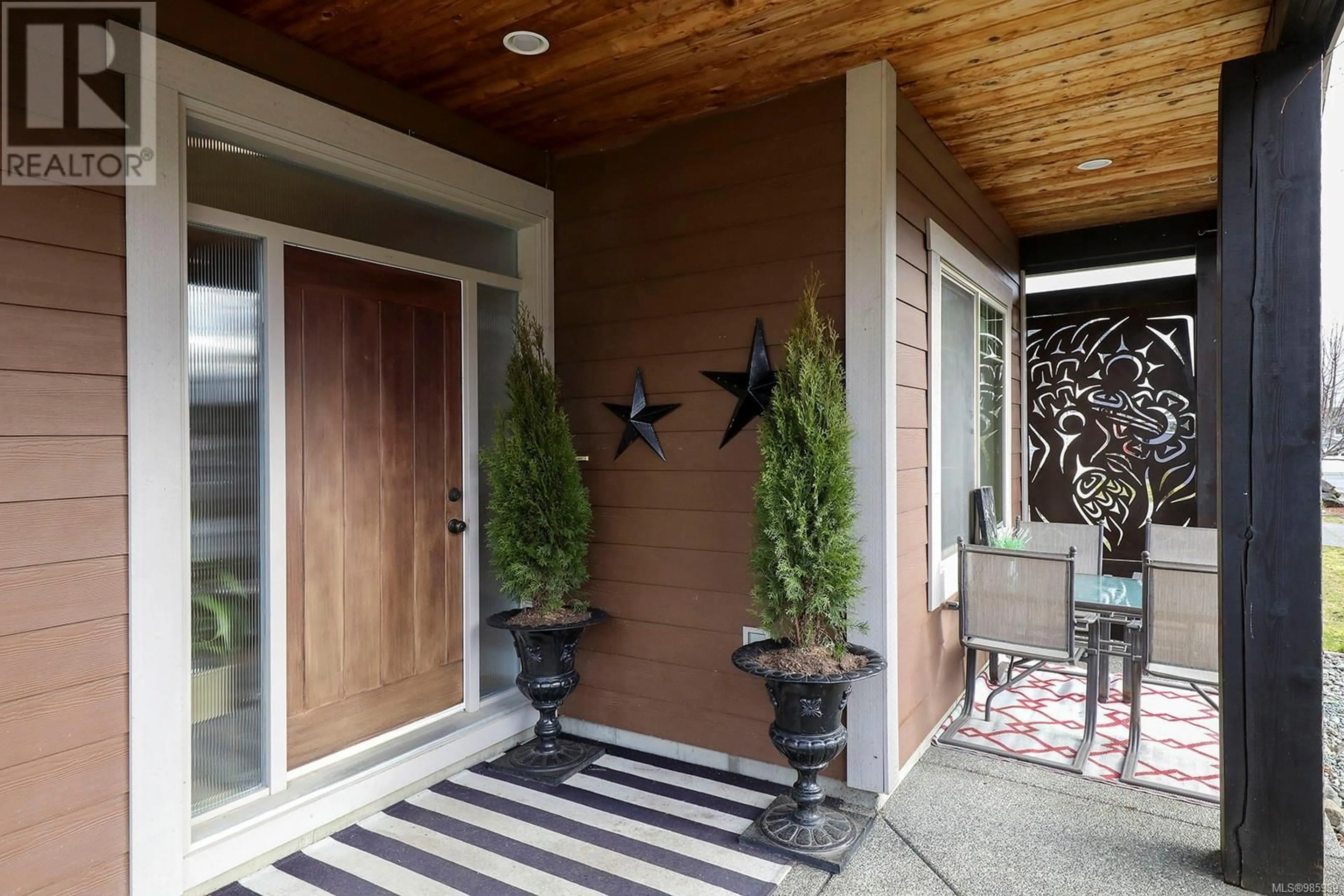 Indoor entryway for 2664 Grizedale Ave, Cumberland British Columbia V0R1S0