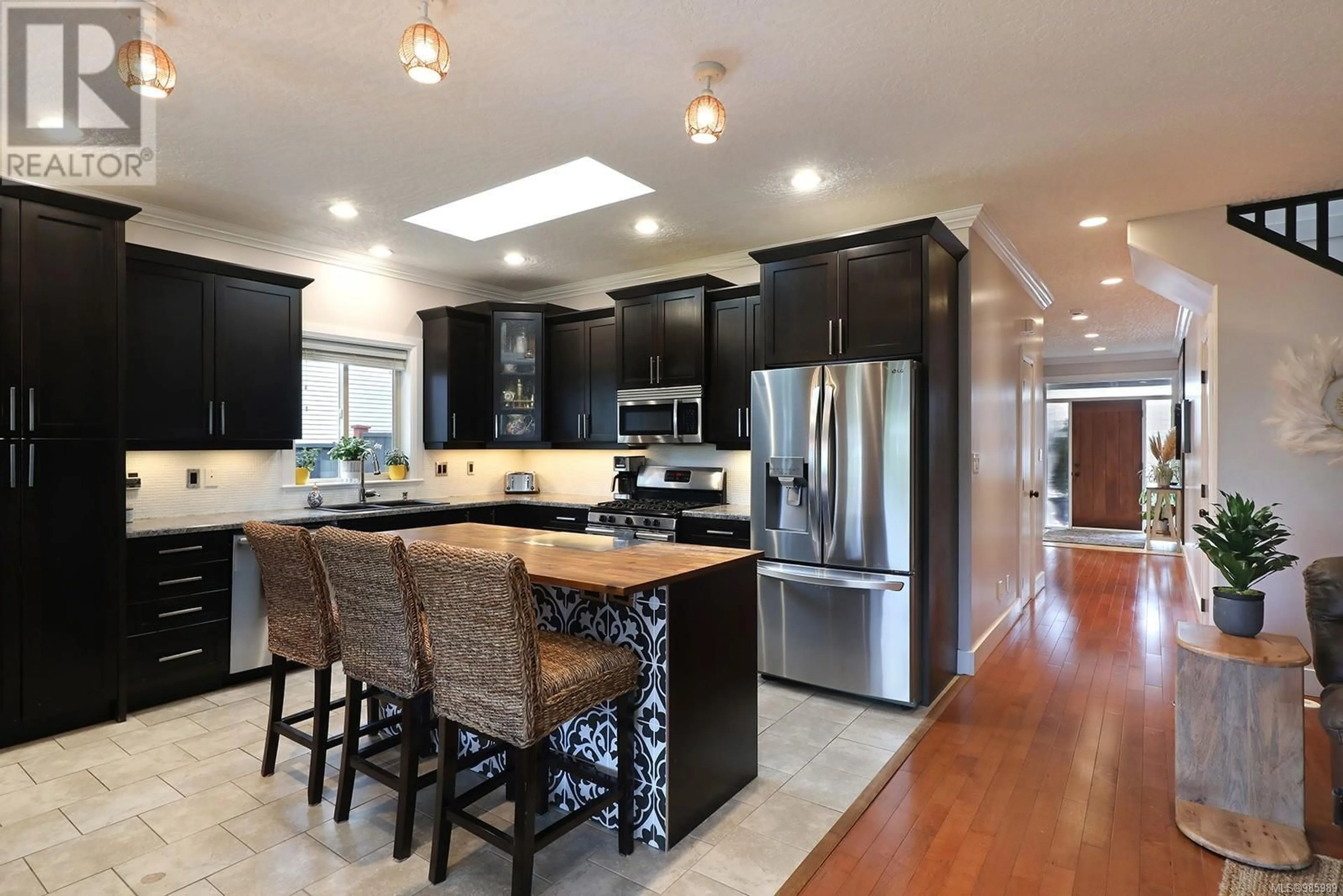 Open concept kitchen, unknown for 2664 Grizedale Ave, Cumberland British Columbia V0R1S0