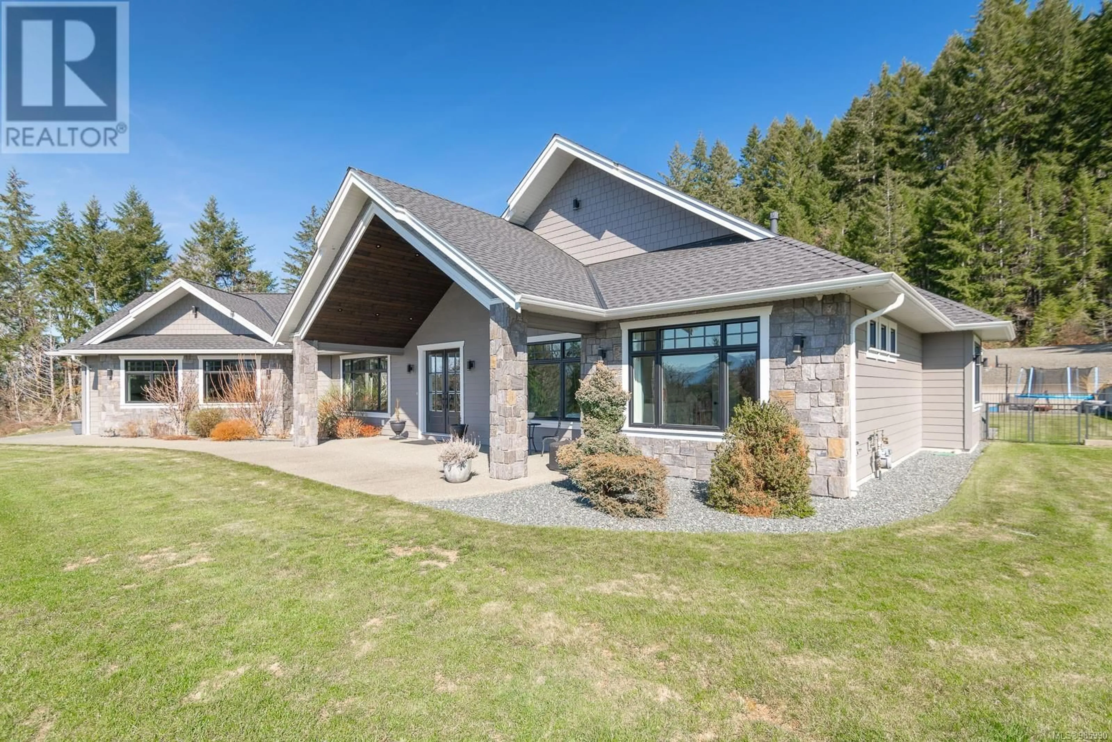 Home with vinyl exterior material, mountain view for 6181 Chase Dr, Port Alberni British Columbia V9Y0C2