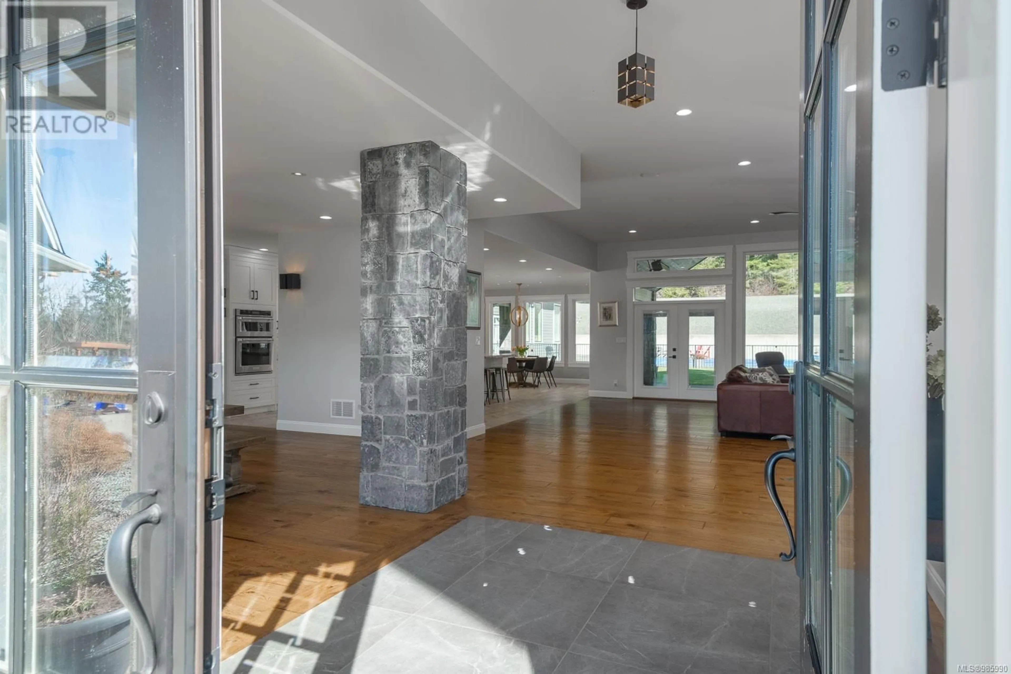 Indoor foyer for 6181 Chase Dr, Port Alberni British Columbia V9Y0C2