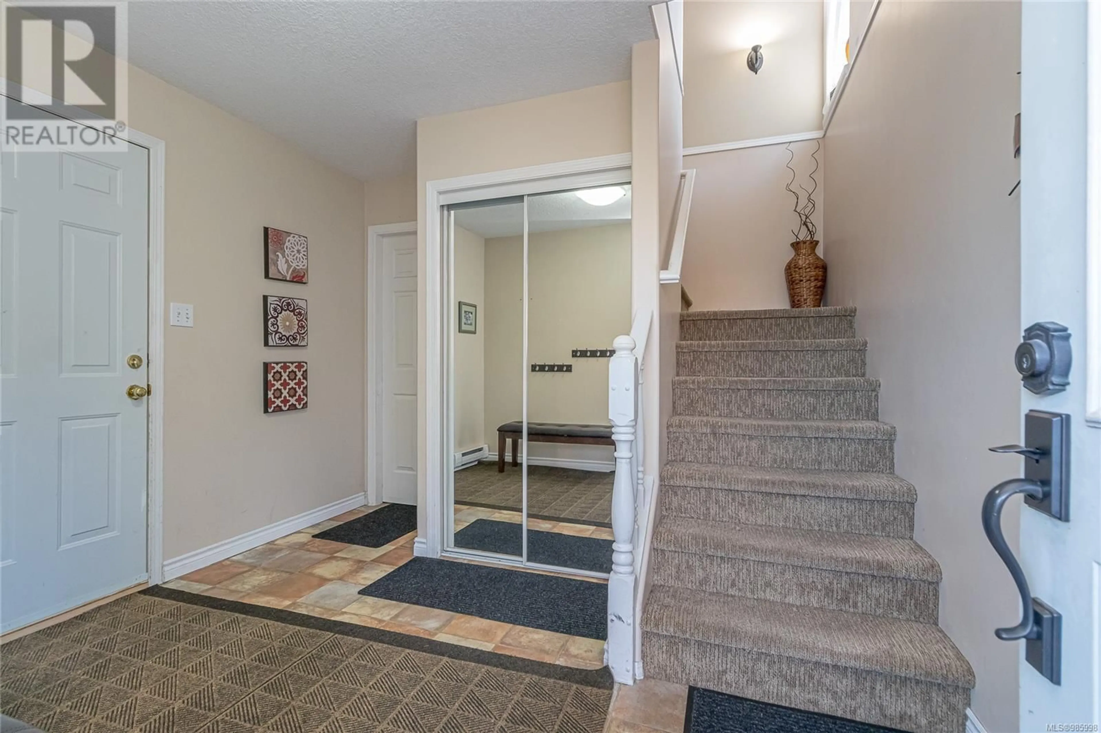 Indoor foyer for 5049 Bullrush Pl, Nanaimo British Columbia V9T6K7