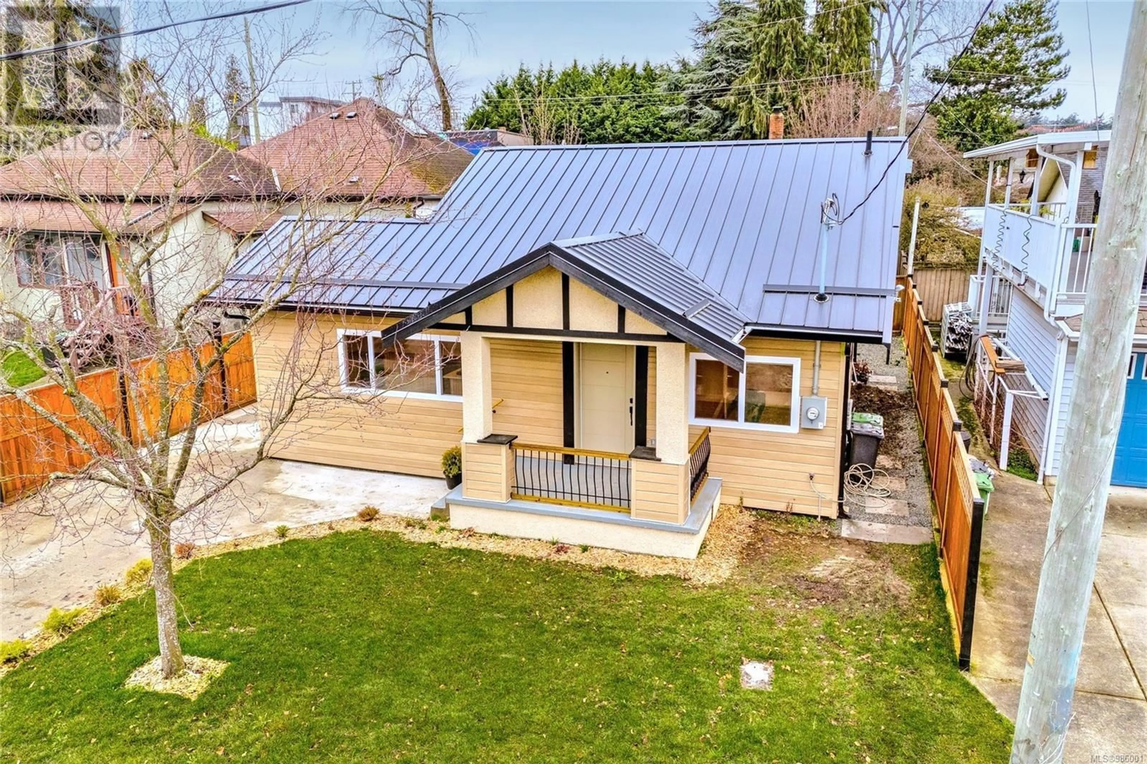 A pic from outside/outdoor area/front of a property/back of a property/a pic from drone, building for 626 Rothwell St, Victoria British Columbia V9A4E3