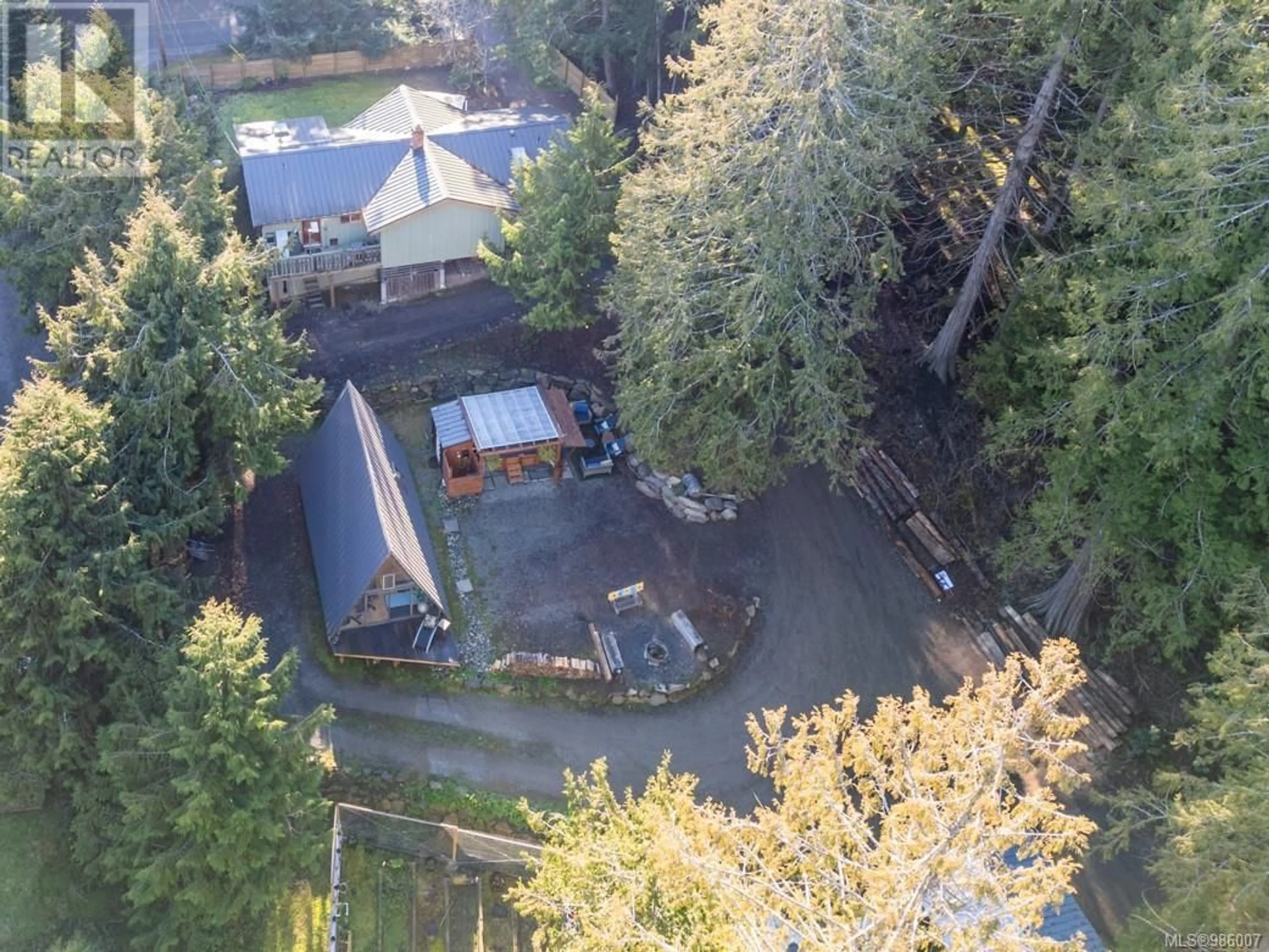 A pic from outside/outdoor area/front of a property/back of a property/a pic from drone, unknown for 3722 Bosun Way, Pender Island British Columbia V0N2M2