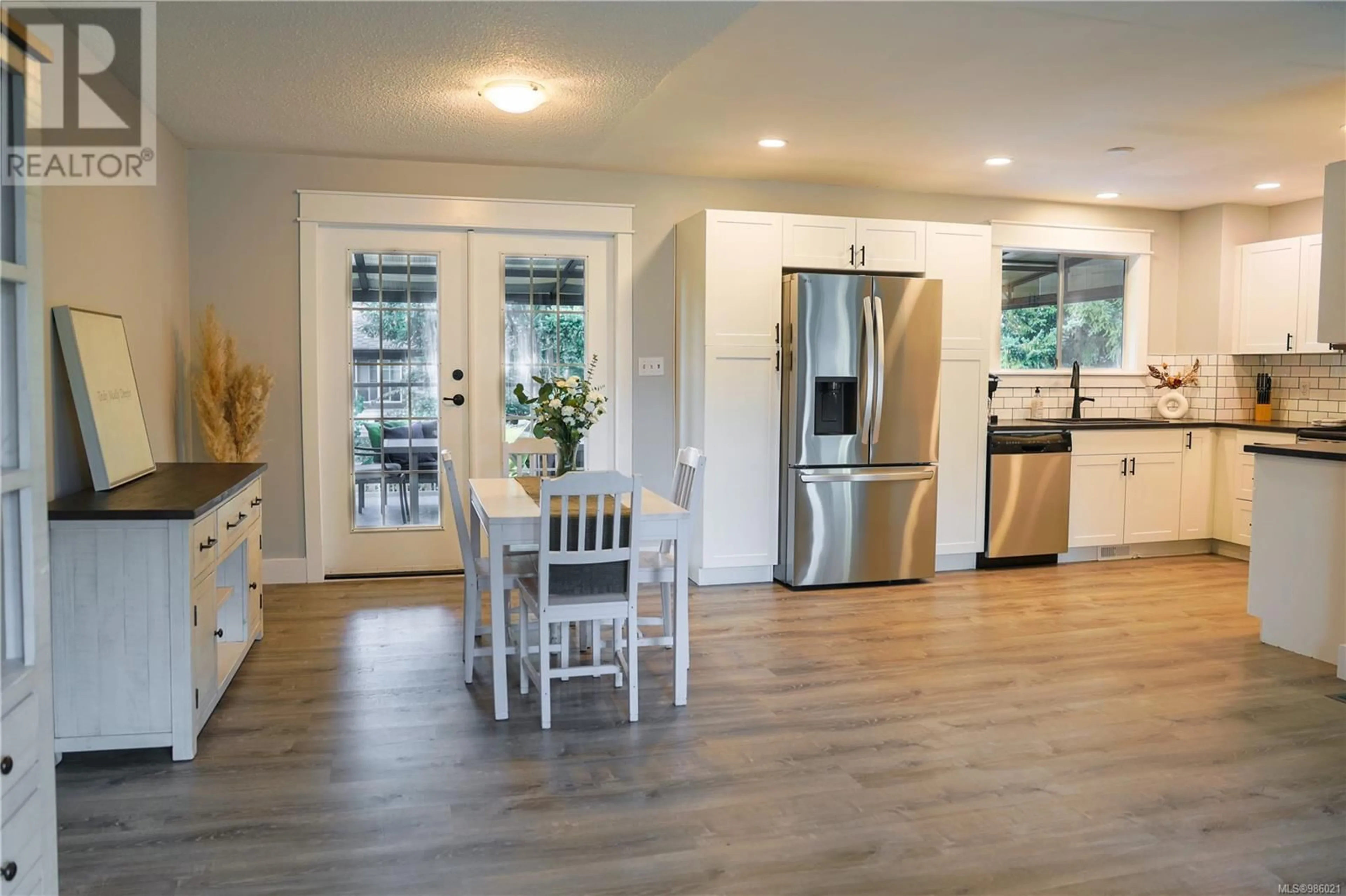 Open concept kitchen, unknown for 341 Jensen Ave W, Parksville British Columbia V9P1K2