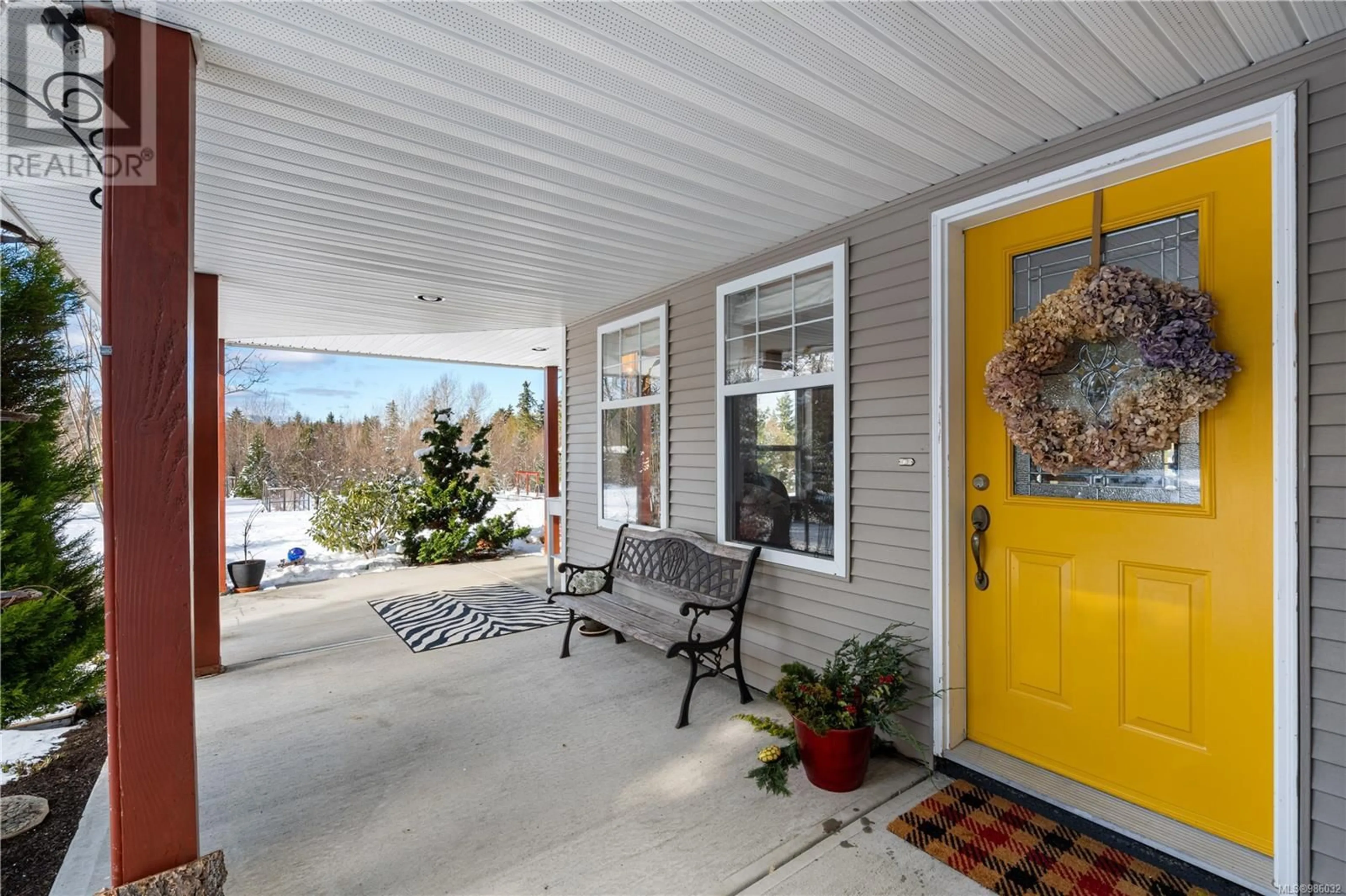 Indoor entryway for 1159 Corcan Rd, Qualicum Beach British Columbia V9K2R6