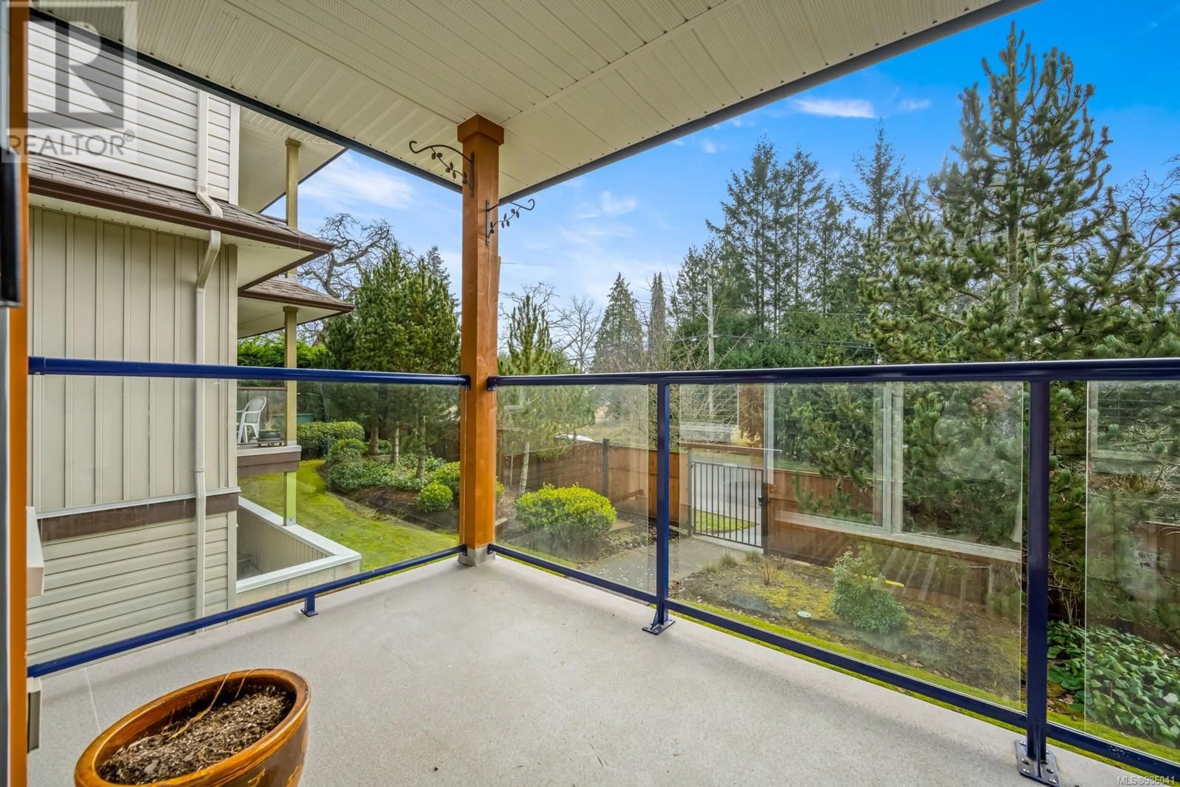 Patio, unknown for 211 930 Braidwood Rd, Courtenay British Columbia V9N3R9