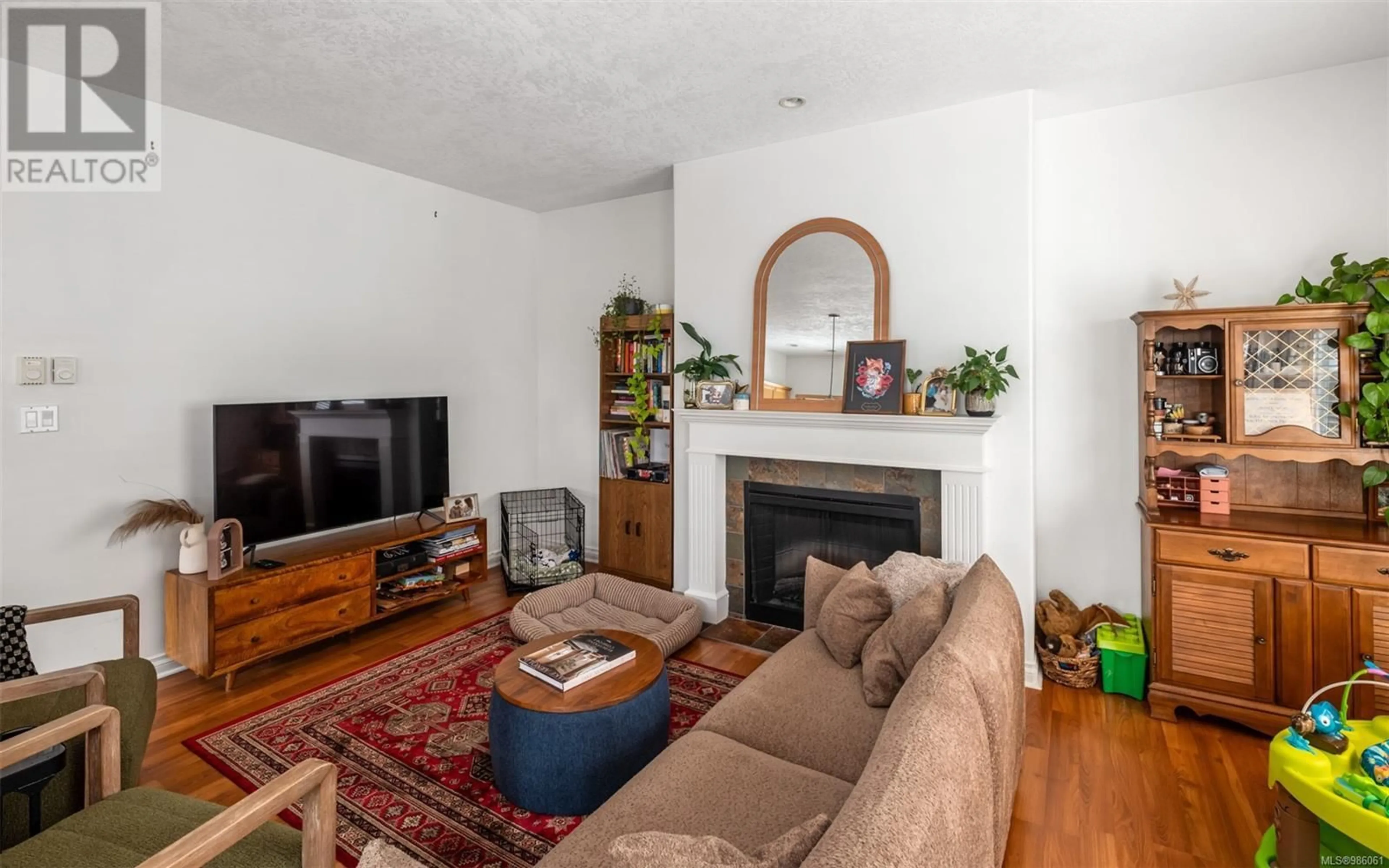 Living room with furniture, wood/laminate floor for 1 1405 Mallek Cres, Victoria British Columbia V8T0A3