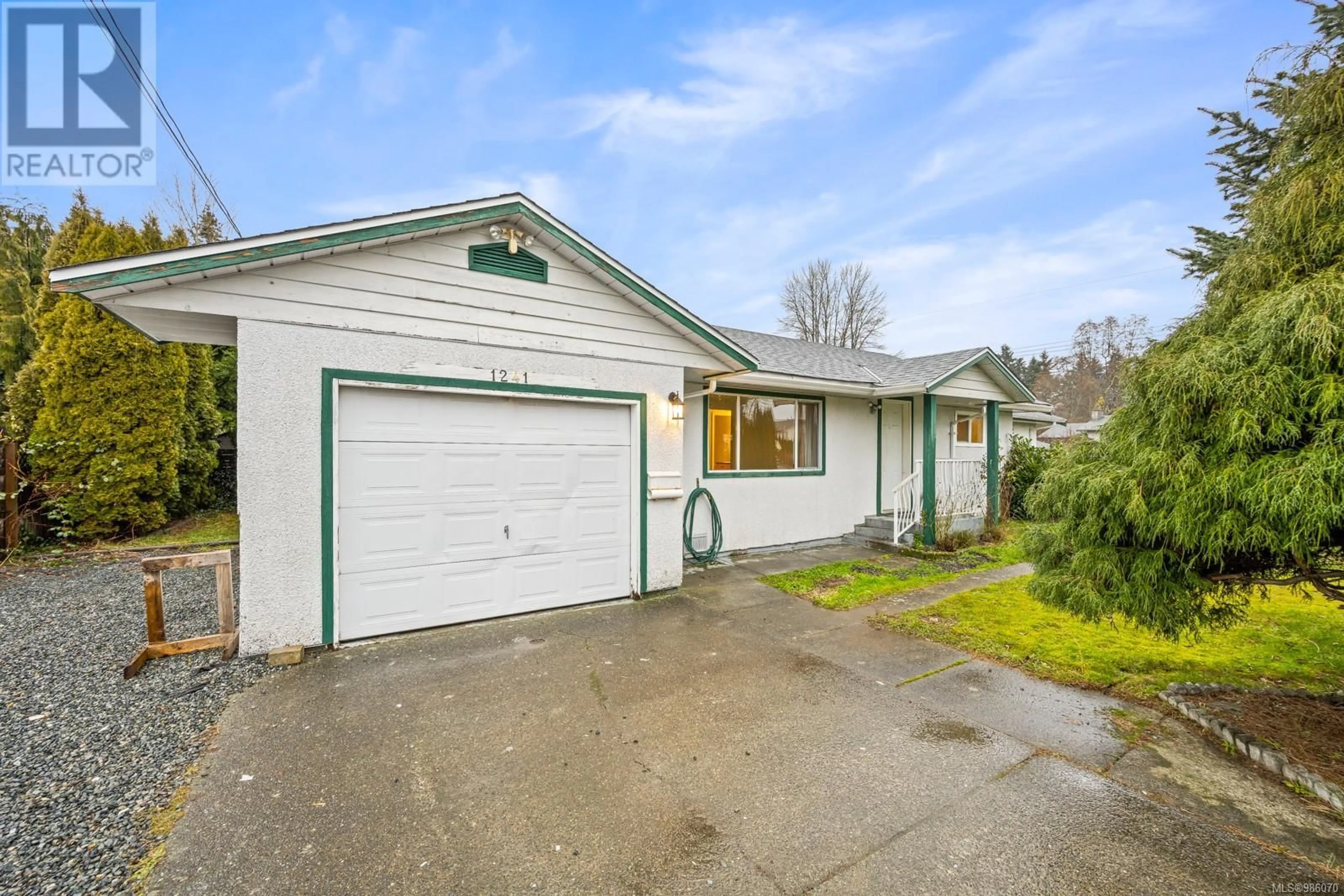Home with vinyl exterior material, street for 1241 21ST STREET, Courtenay British Columbia V9N2C1