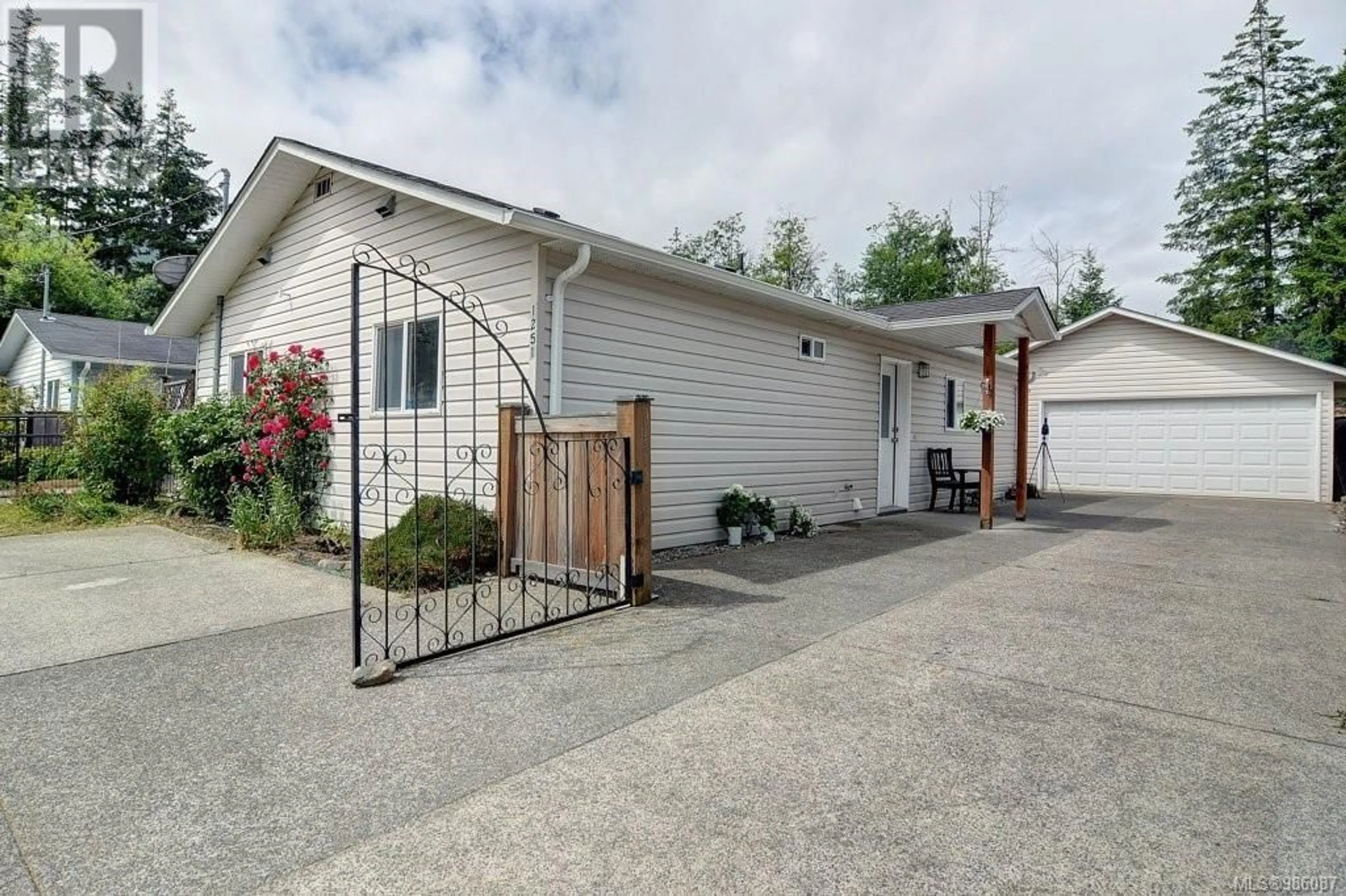 Indoor garage for 1251 Westurne Heights Rd, Whiskey Creek British Columbia V9K2S9