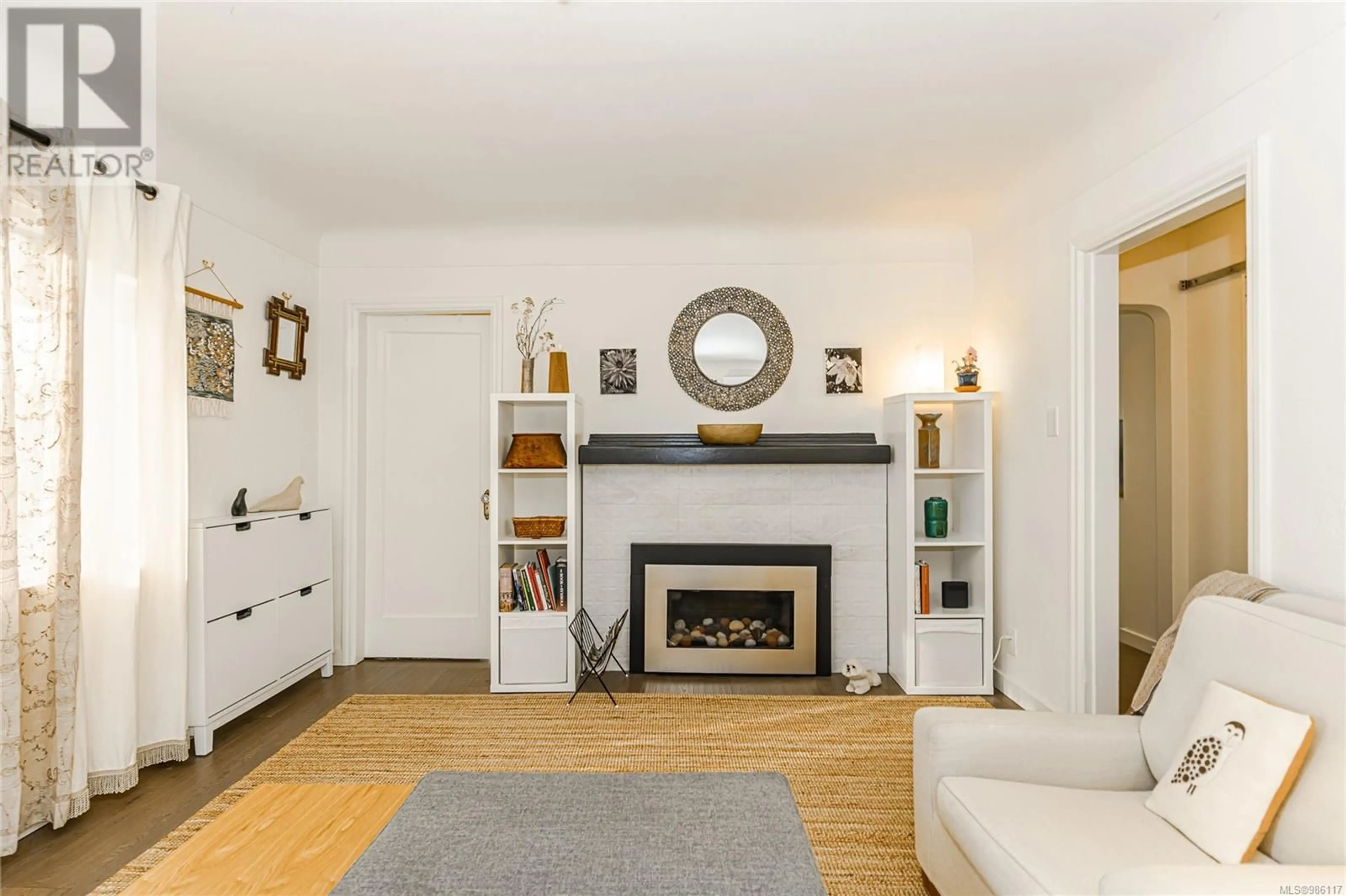 Living room with furniture, wood/laminate floor for 94 Crease Ave, Saanich British Columbia V8Z1S5