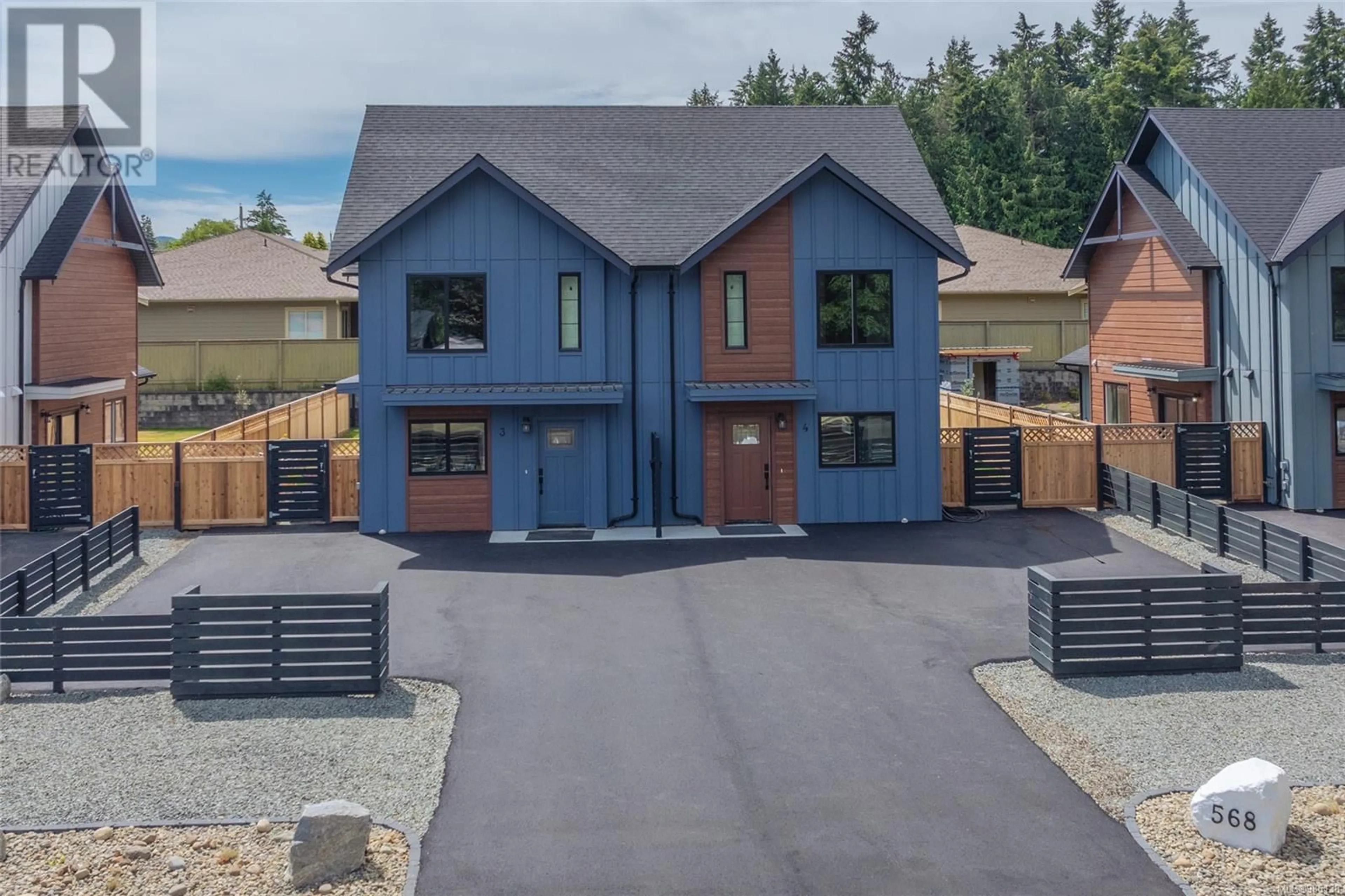 A pic from outside/outdoor area/front of a property/back of a property/a pic from drone, street for 4 568 Tulip Ave, Parksville British Columbia V9P1T7