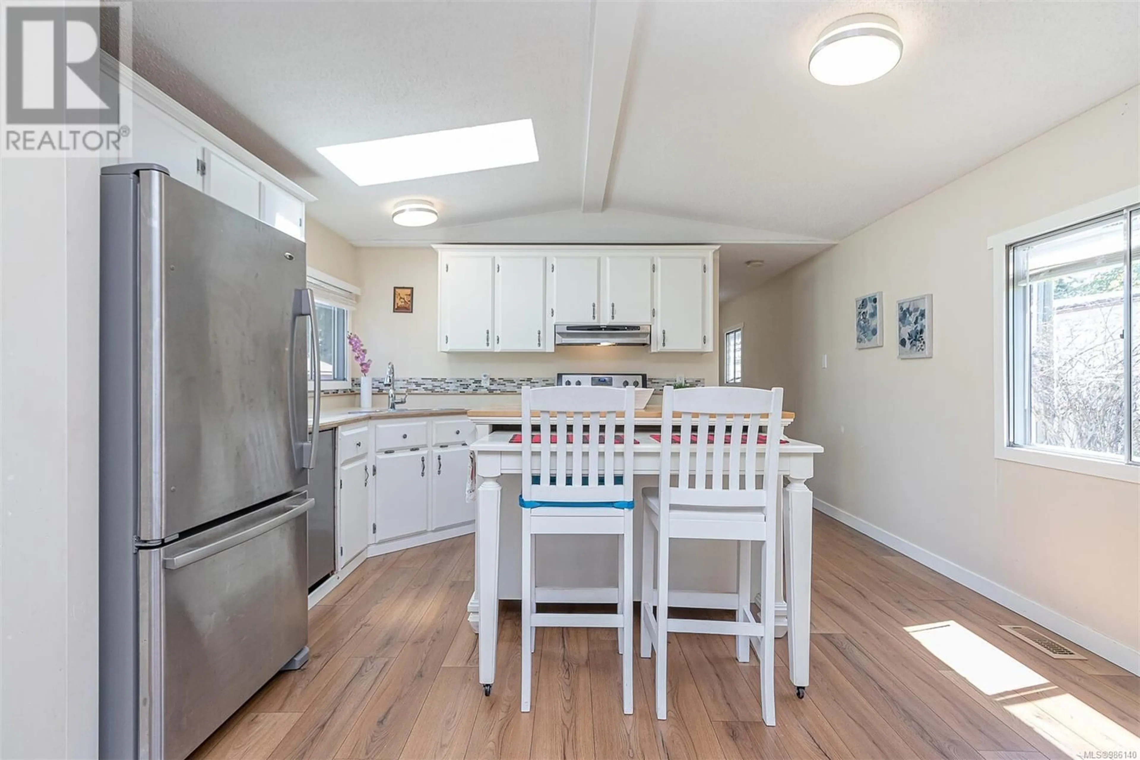 Open concept kitchen, unknown for 643 Alderwood Dr, Ladysmith British Columbia V9G1R5