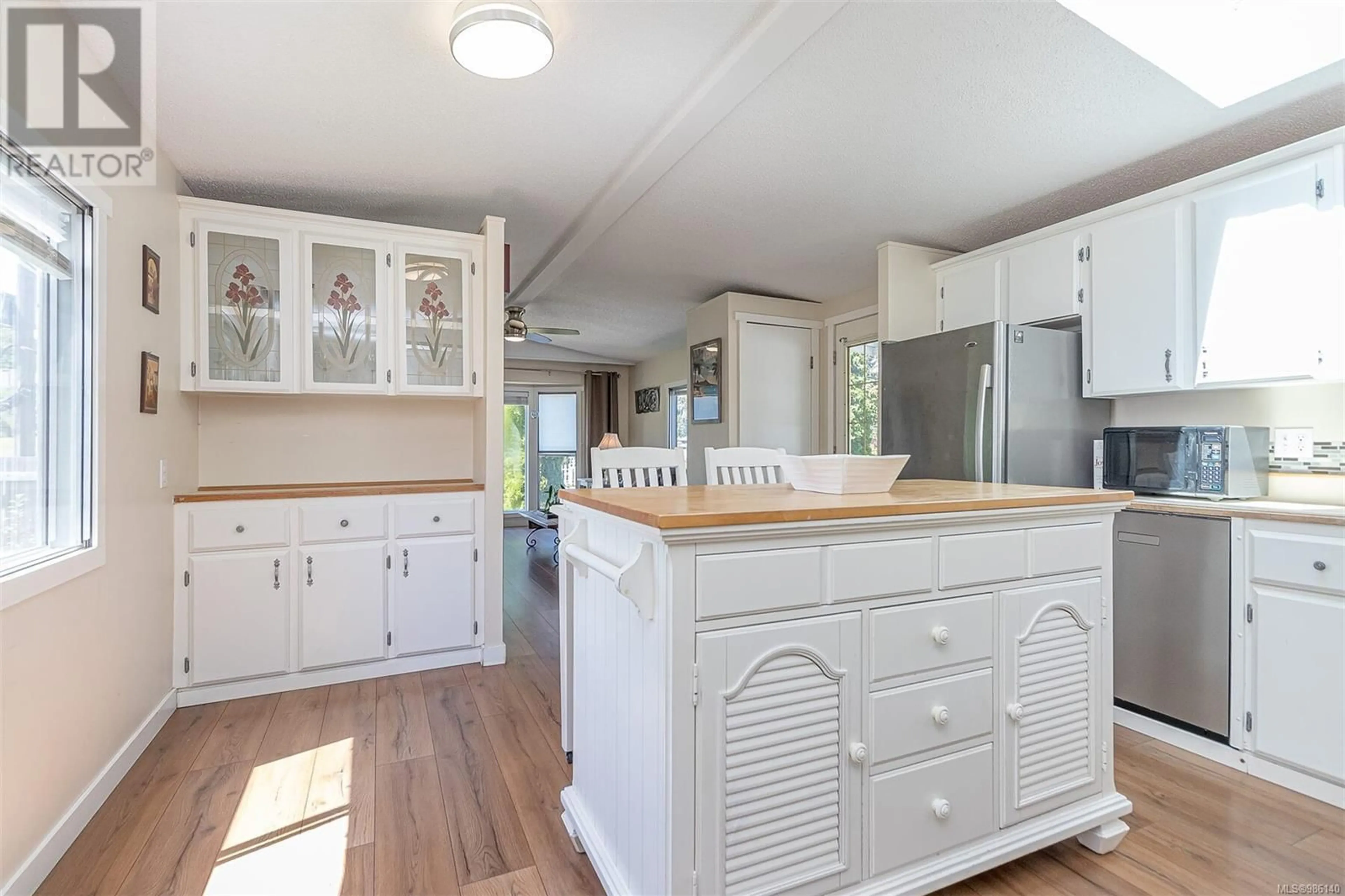 Open concept kitchen, unknown for 643 Alderwood Dr, Ladysmith British Columbia V9G1R5