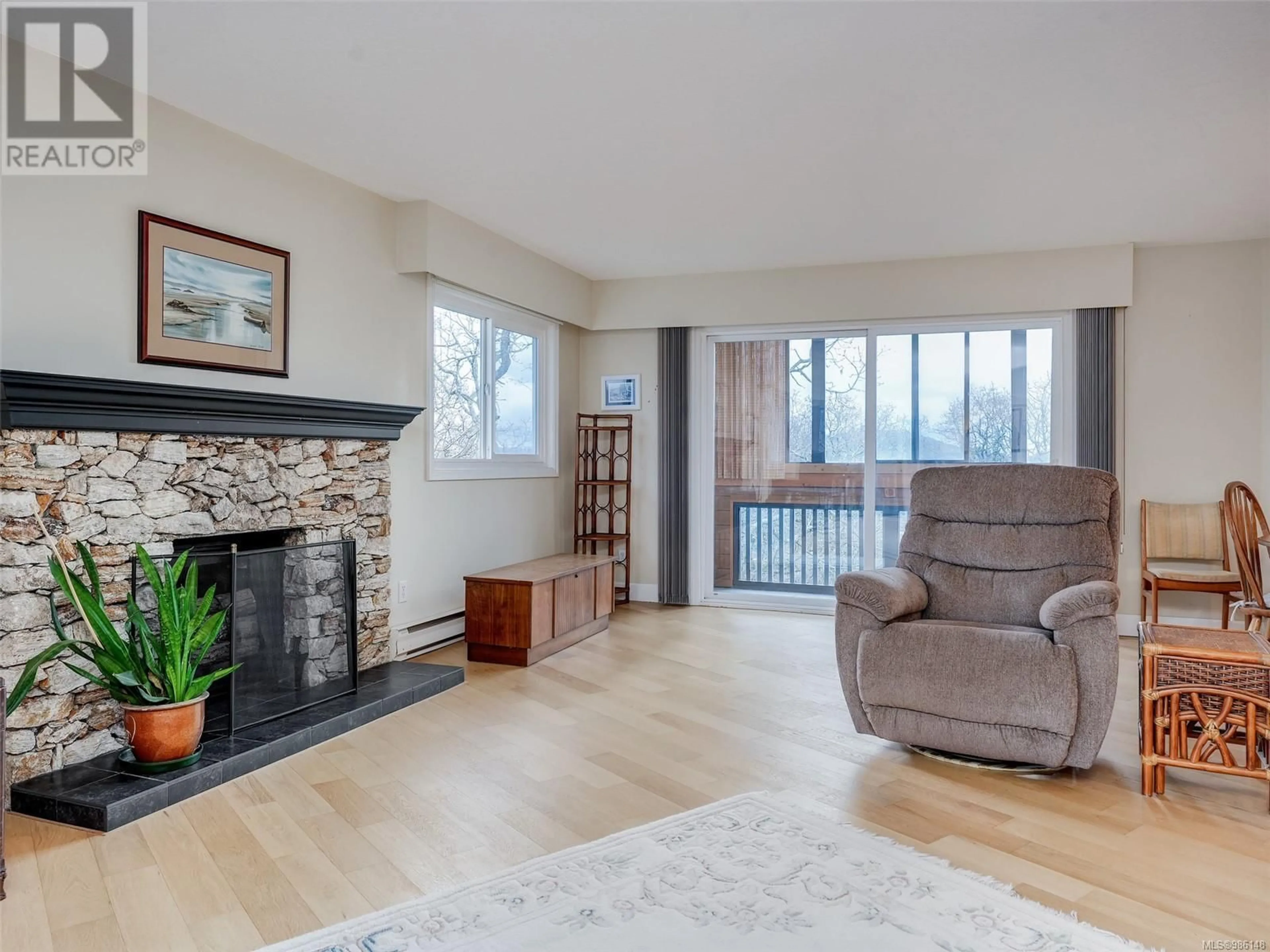 Living room with furniture, wood/laminate floor for 321 3962 Cedar Hill Rd, Saanich British Columbia V8N3B8