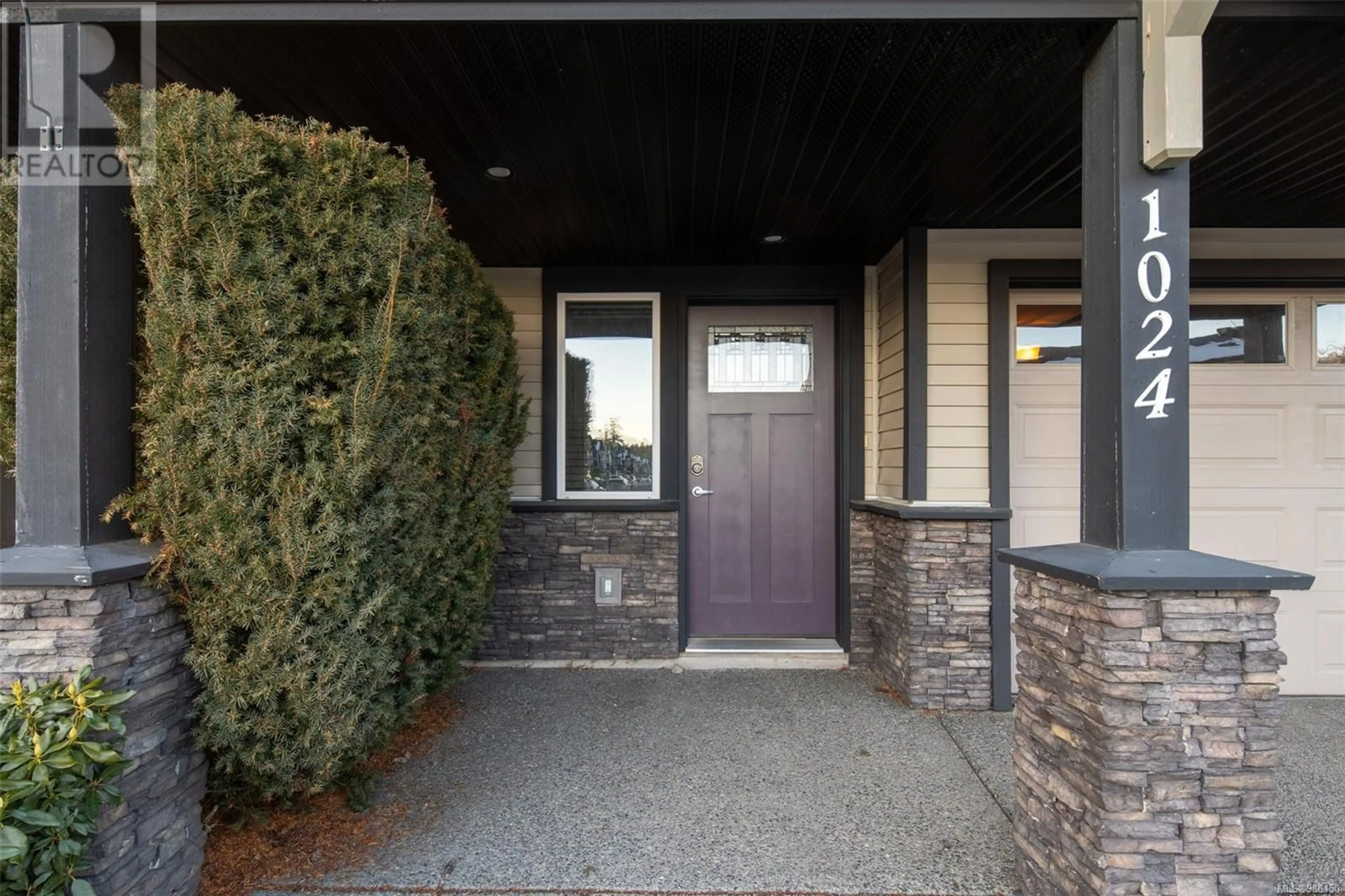 Indoor entryway for 1024 Brown Rd, Langford British Columbia V9C2P7