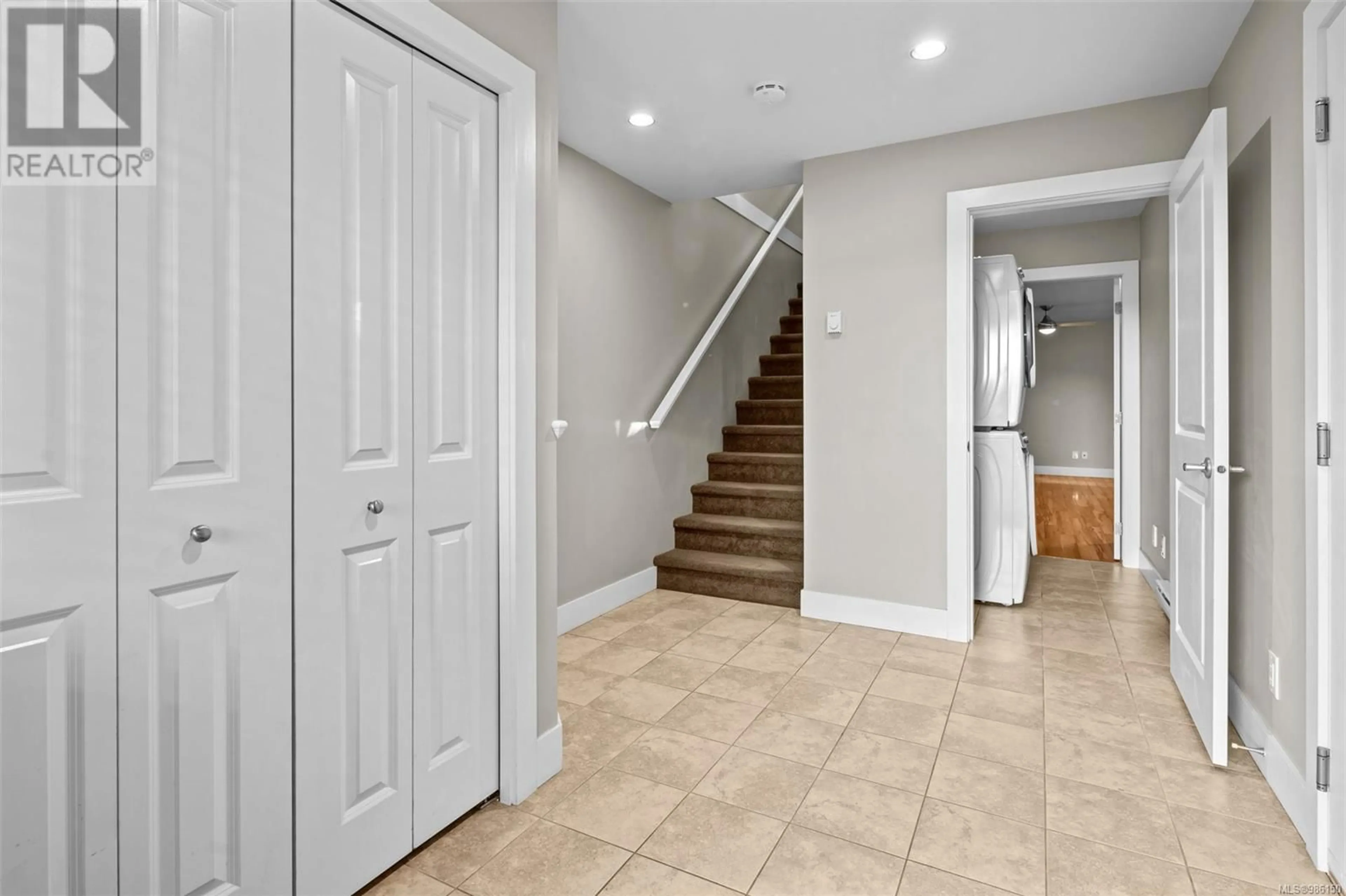 Indoor entryway for 1024 Brown Rd, Langford British Columbia V9C2P7