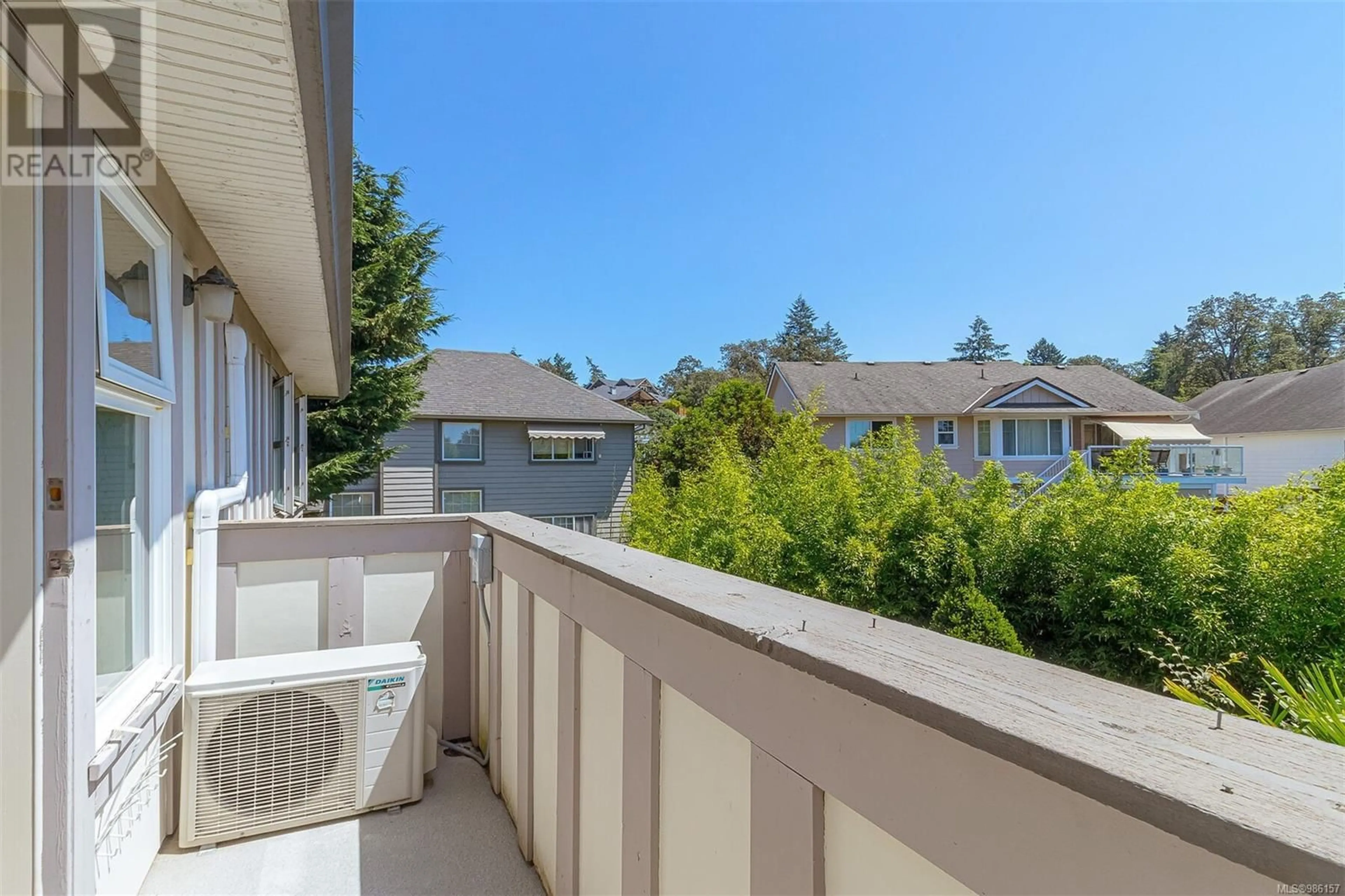 Patio, water/lake/river/ocean view for 817 Rogers Ave, Saanich British Columbia V8X3R1