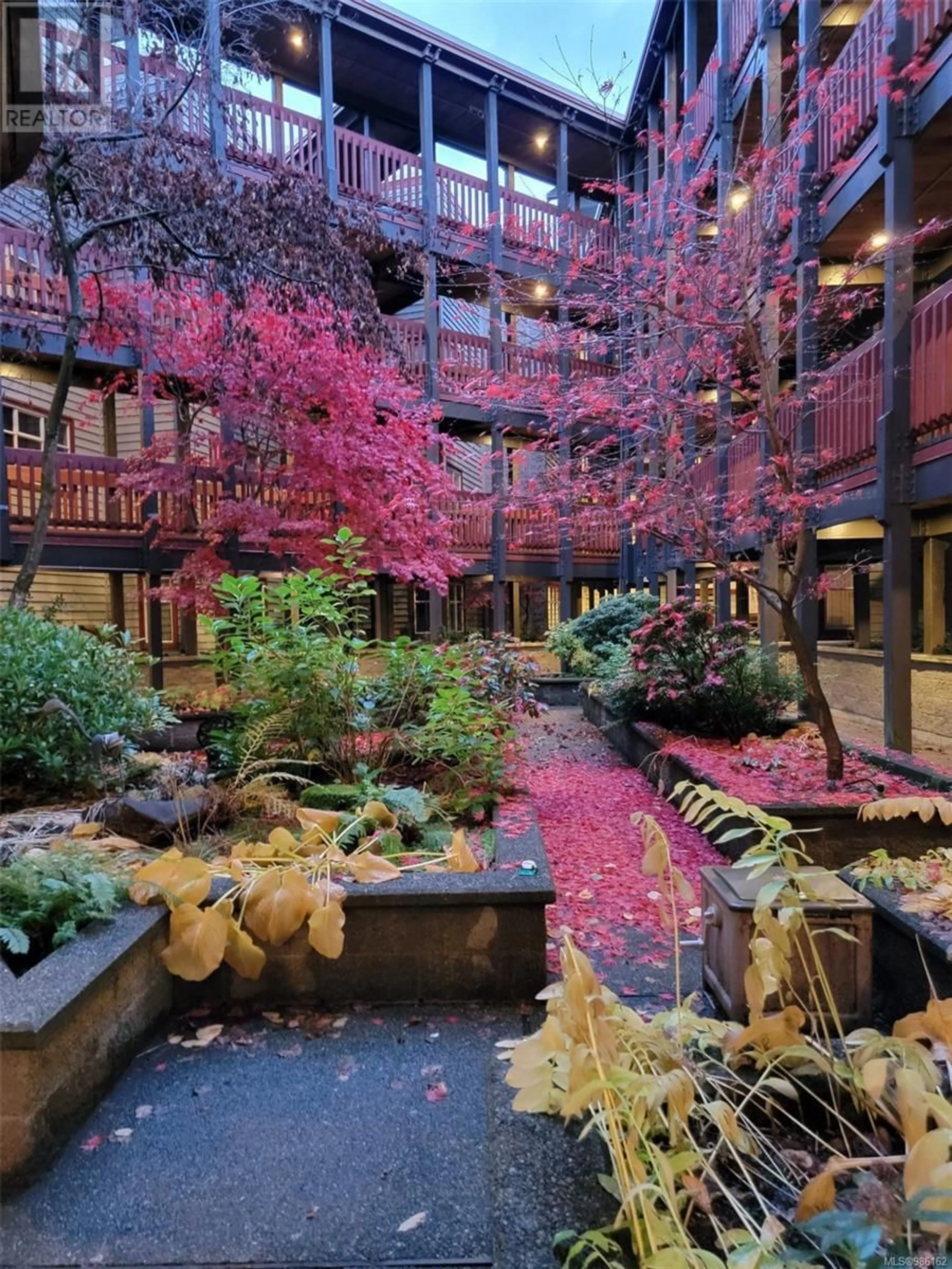 Indoor foyer for 3107 - 27 ISLAND HIGHWAY SOUTH, Campbell River British Columbia V9W1A2