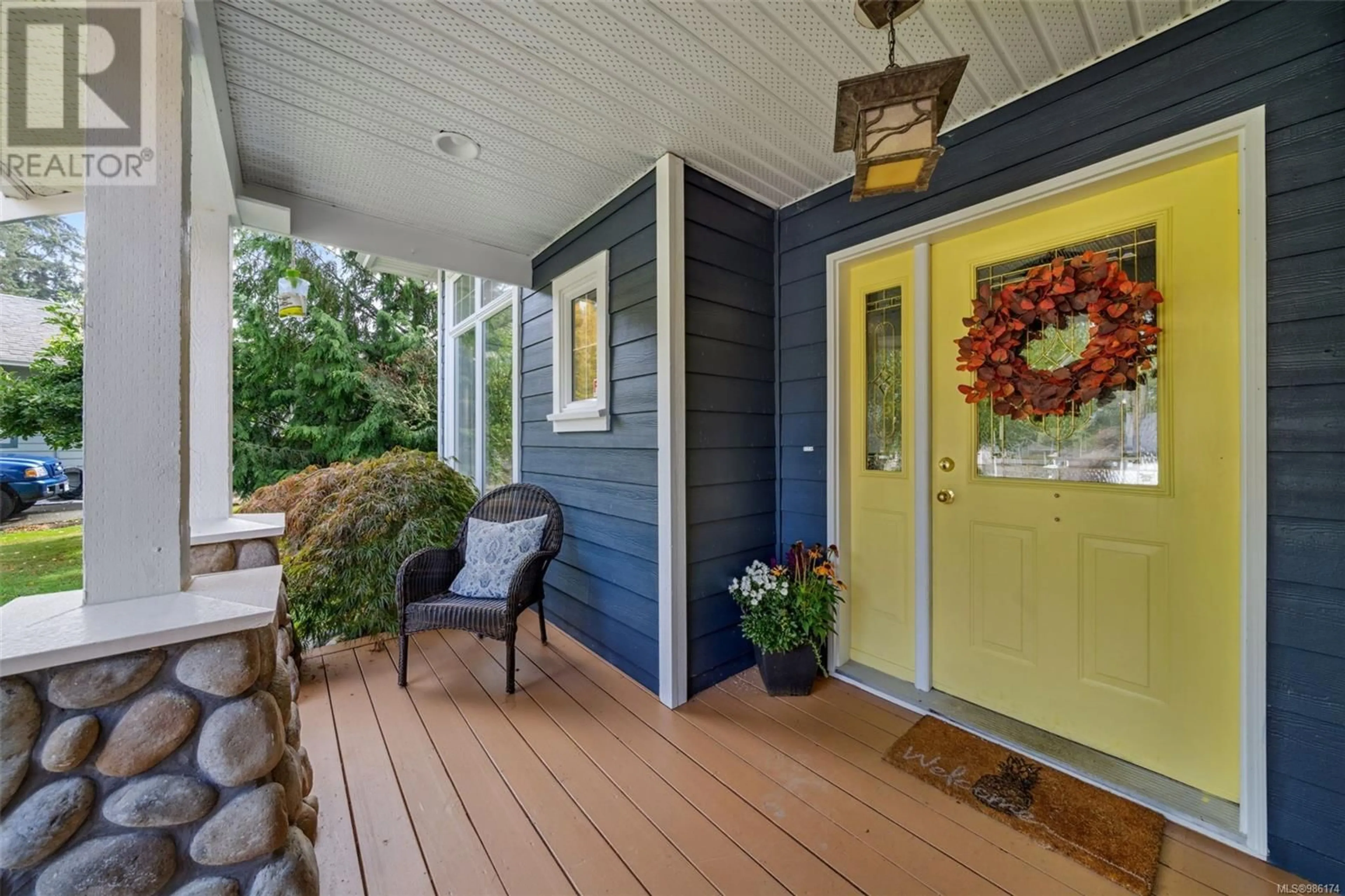 Indoor entryway for 7101 Francis Rd, Sooke British Columbia V9Z0T7