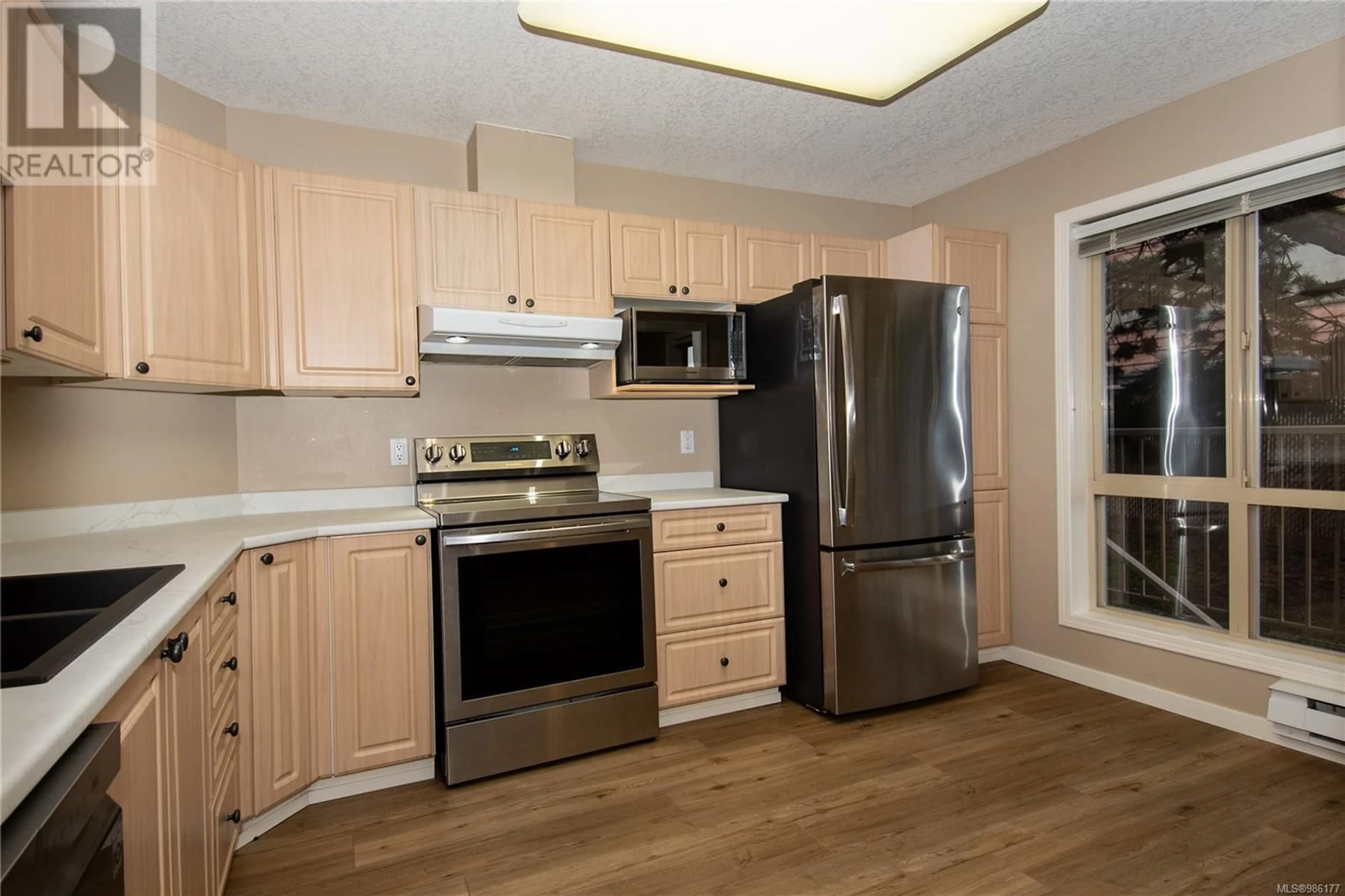 Standard kitchen, wood/laminate floor for 103 335 Hirst Ave W, Parksville British Columbia V9P1K4