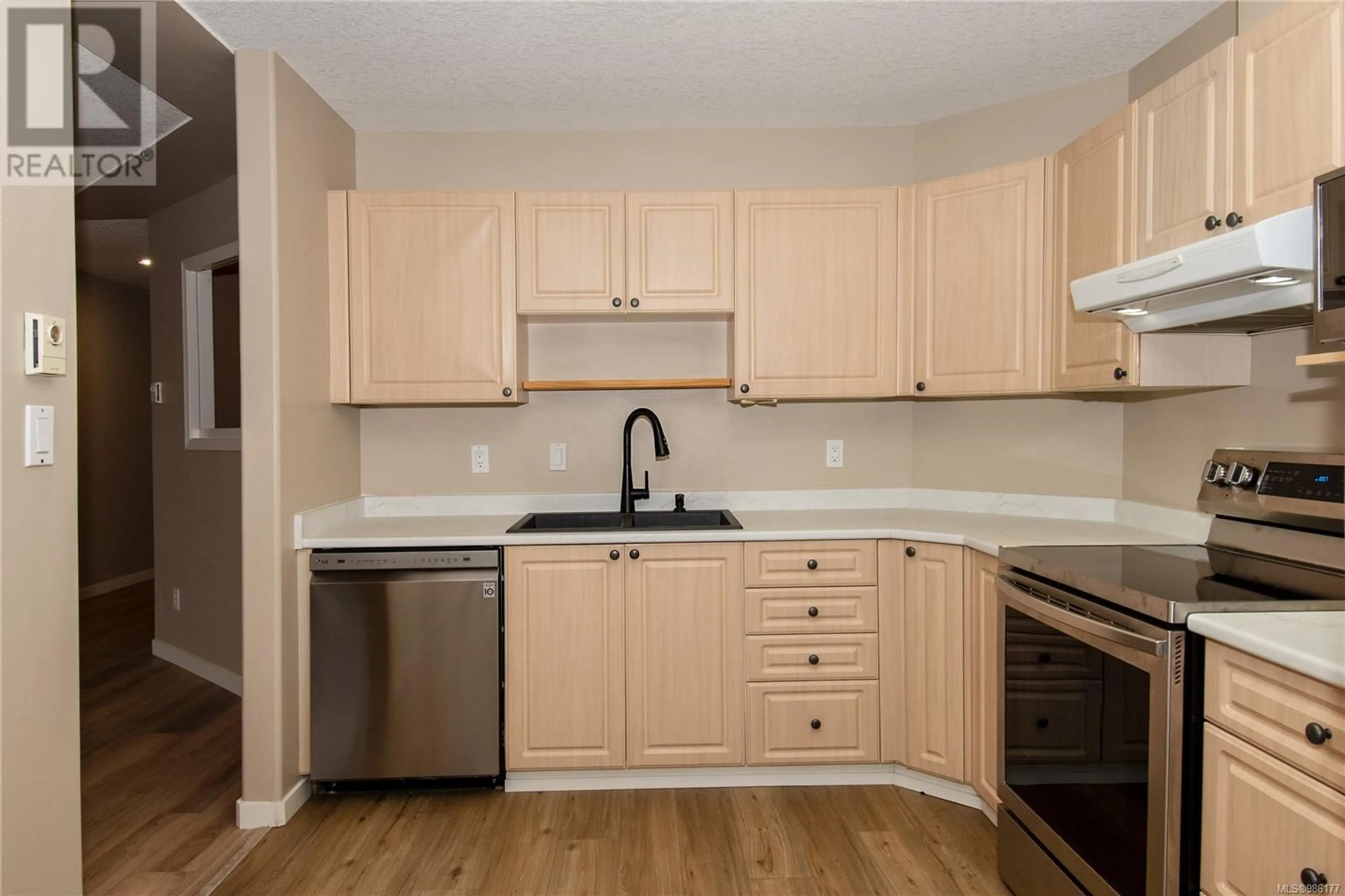 Standard kitchen, wood/laminate floor for 103 335 Hirst Ave W, Parksville British Columbia V9P1K4