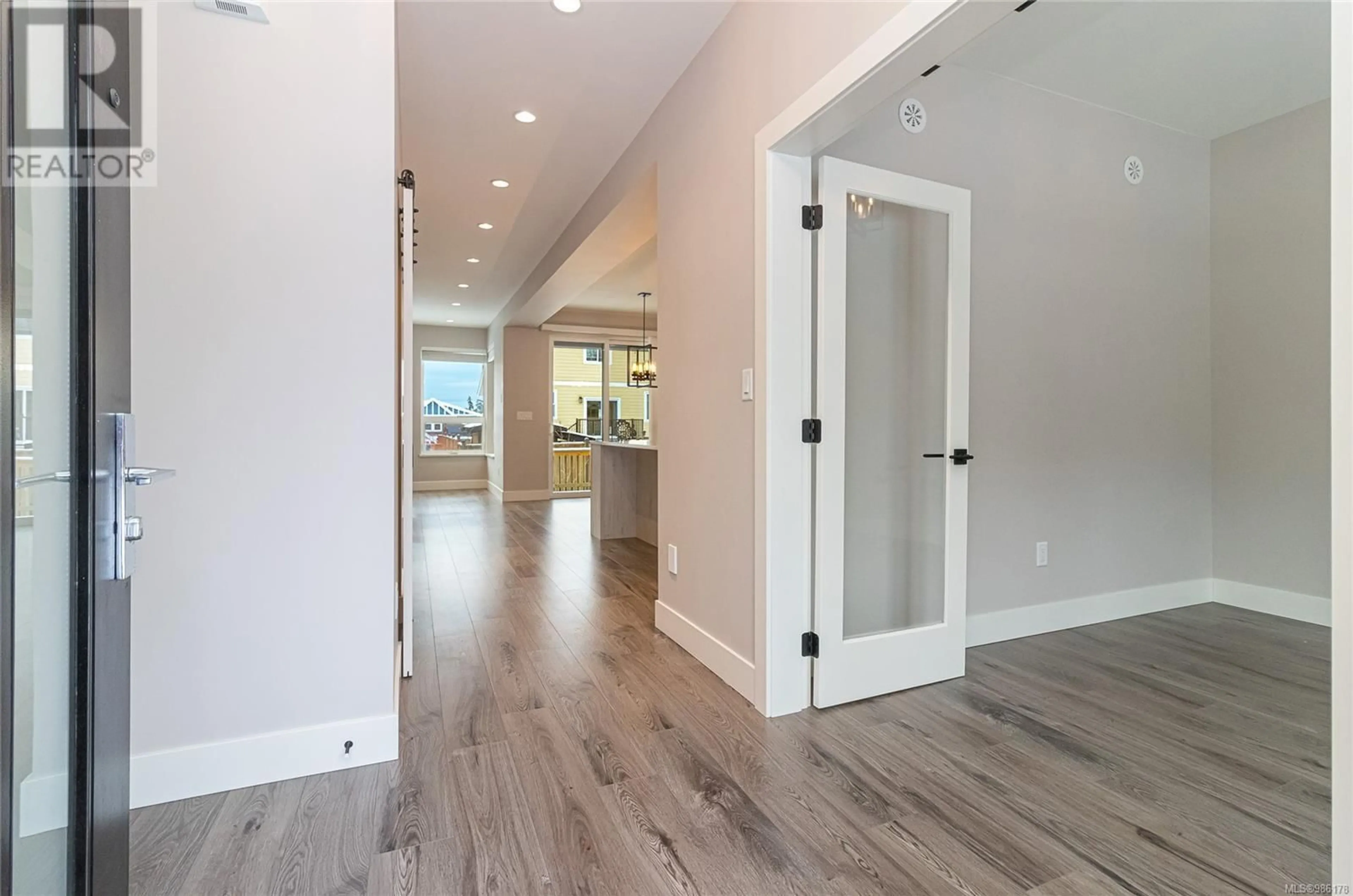 Indoor entryway for 6537 Helgesen Rd, Sooke British Columbia V9Z0V7