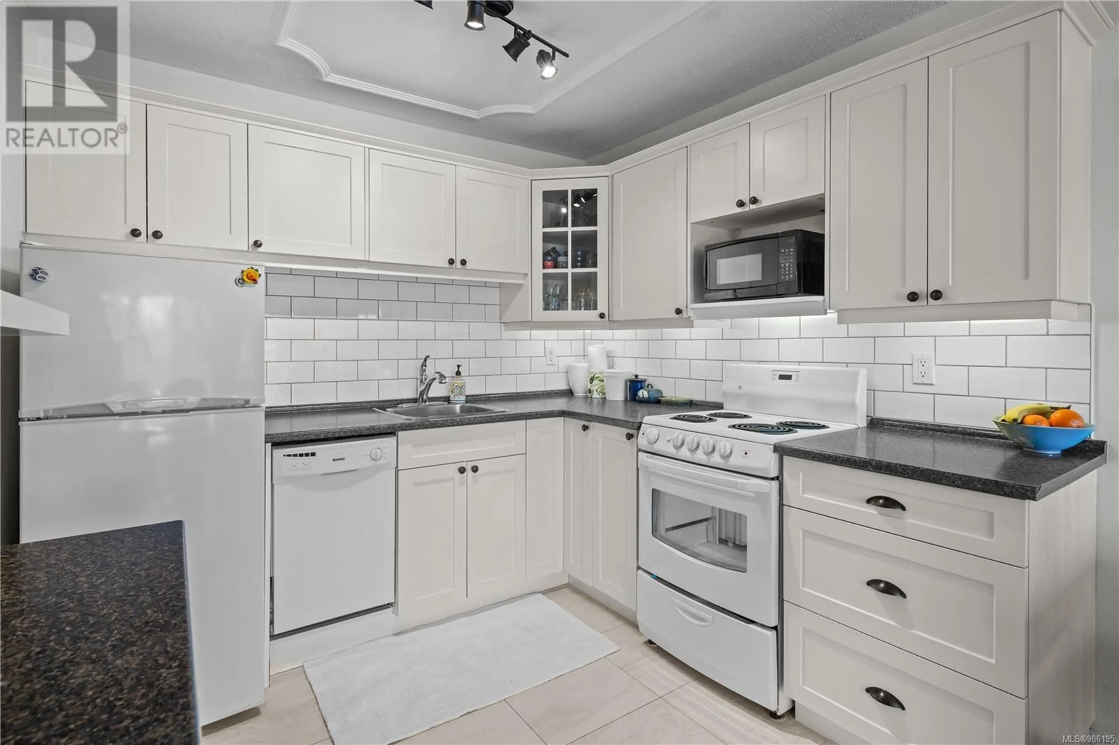 Standard kitchen, ceramic/tile floor for 208 - 2100 GRANITE STREET, Oak Bay British Columbia V8S3G7