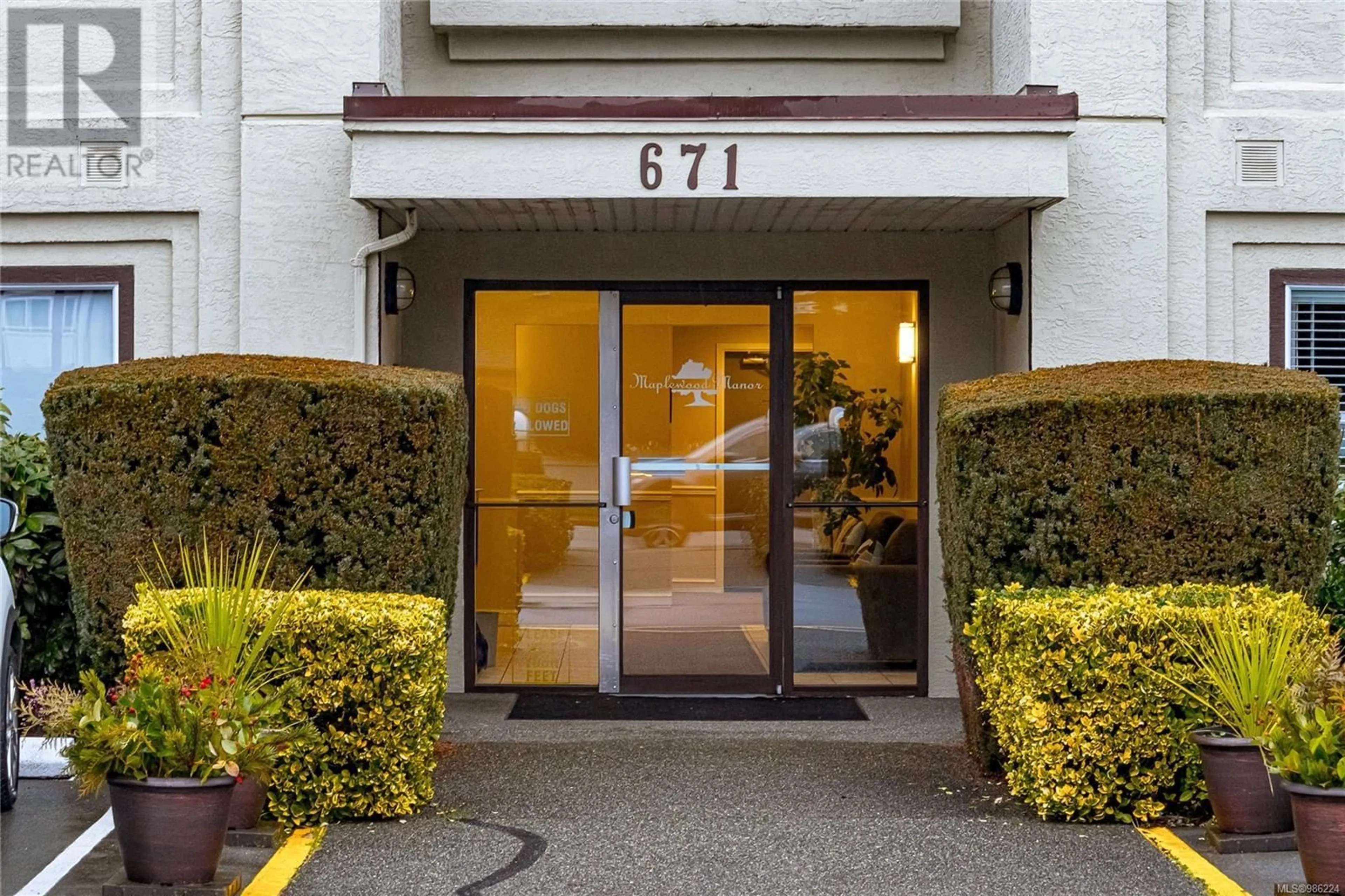 Indoor foyer for 104 - 671 TRUNK ROAD, Duncan British Columbia V9L2R3