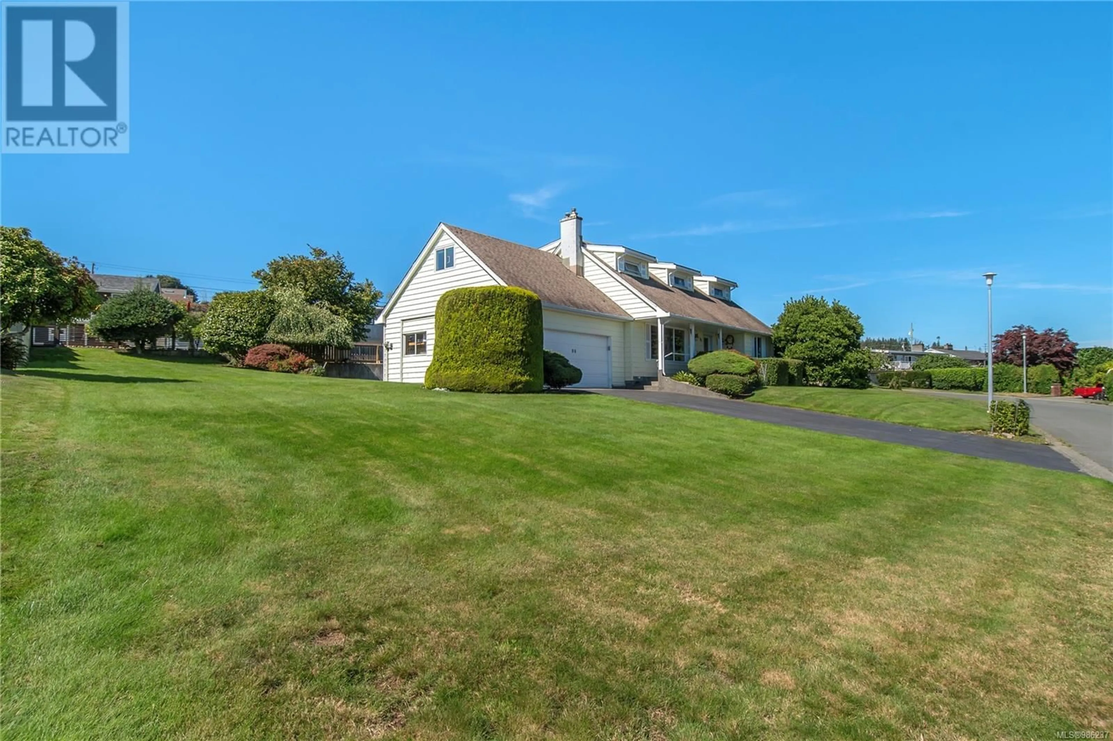 A pic from outside/outdoor area/front of a property/back of a property/a pic from drone, water/lake/river/ocean view for 84 RIDGEVIEW PLACE, Campbell River British Columbia V9W2J6
