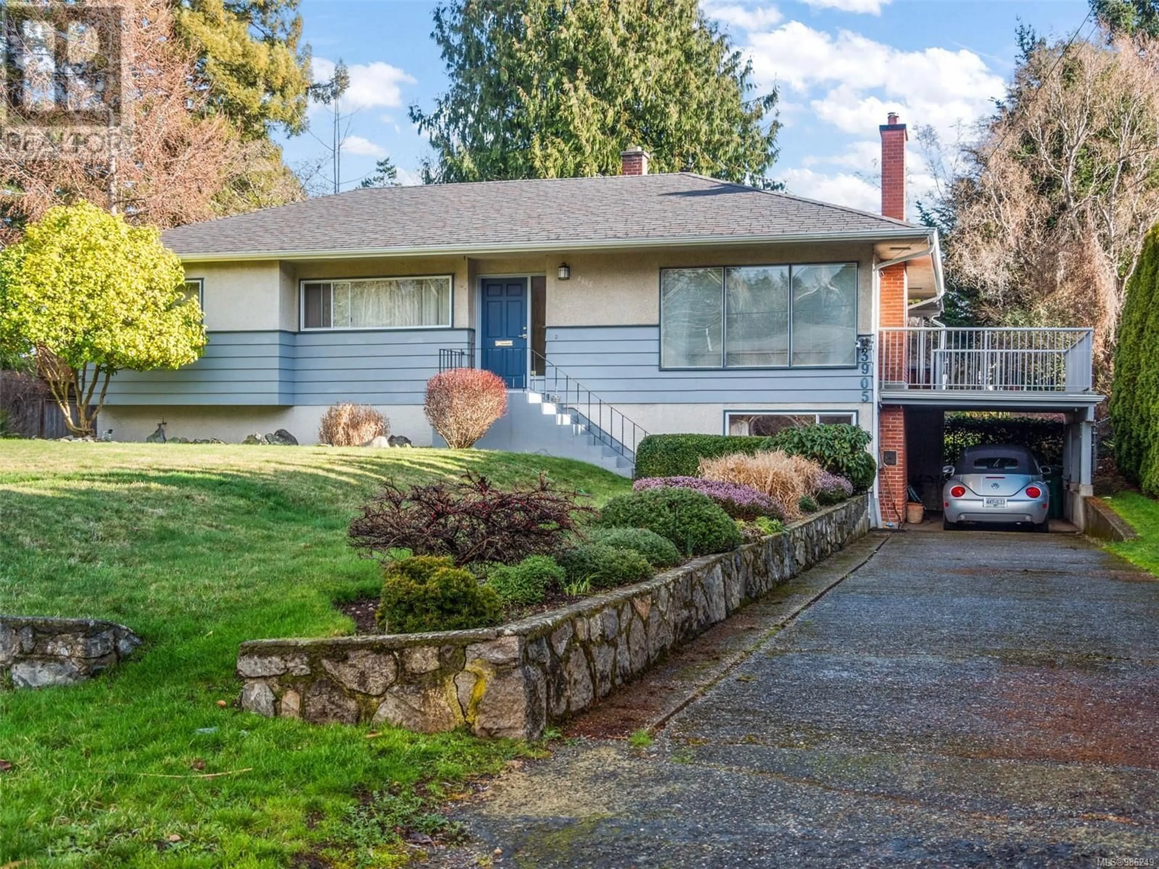 Home with vinyl exterior material, unknown for 3905 ROWLEY ROAD, Saanich British Columbia V8N4C3