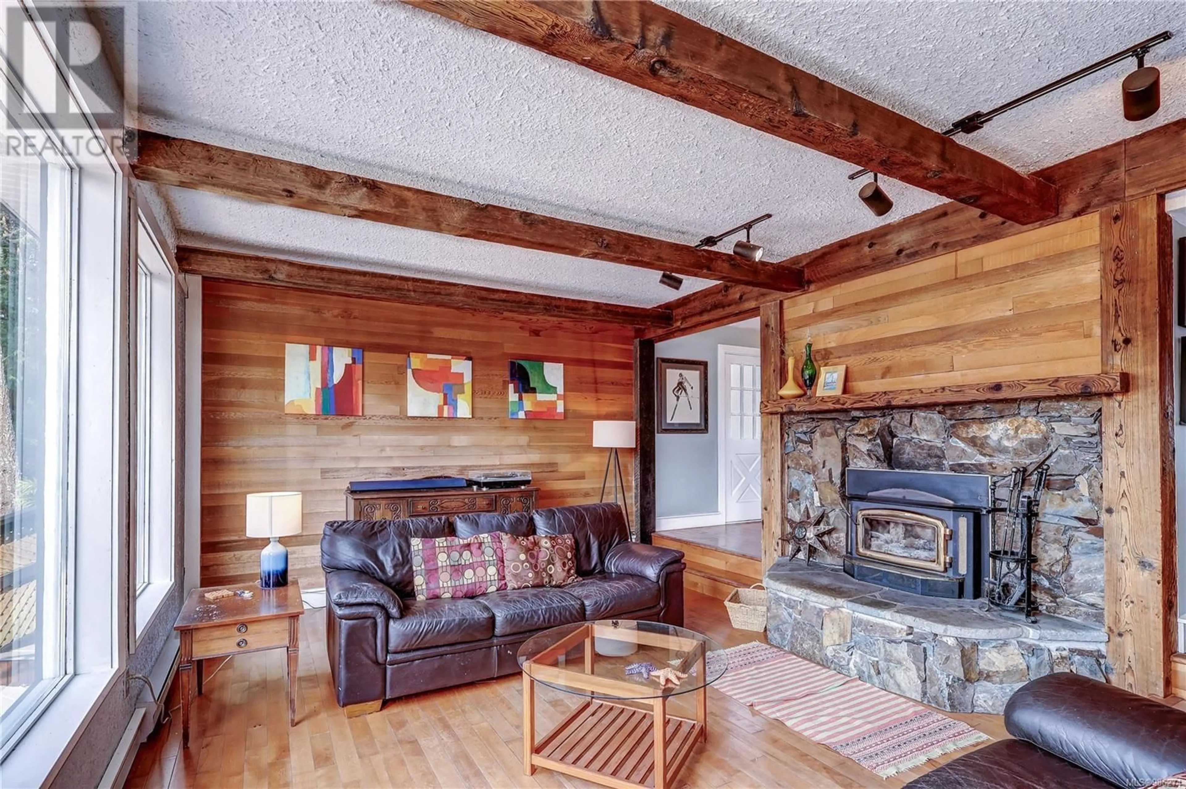 Living room with furniture, wood/laminate floor for 1546 MARINA WAY, Nanoose Bay British Columbia V9P9B6
