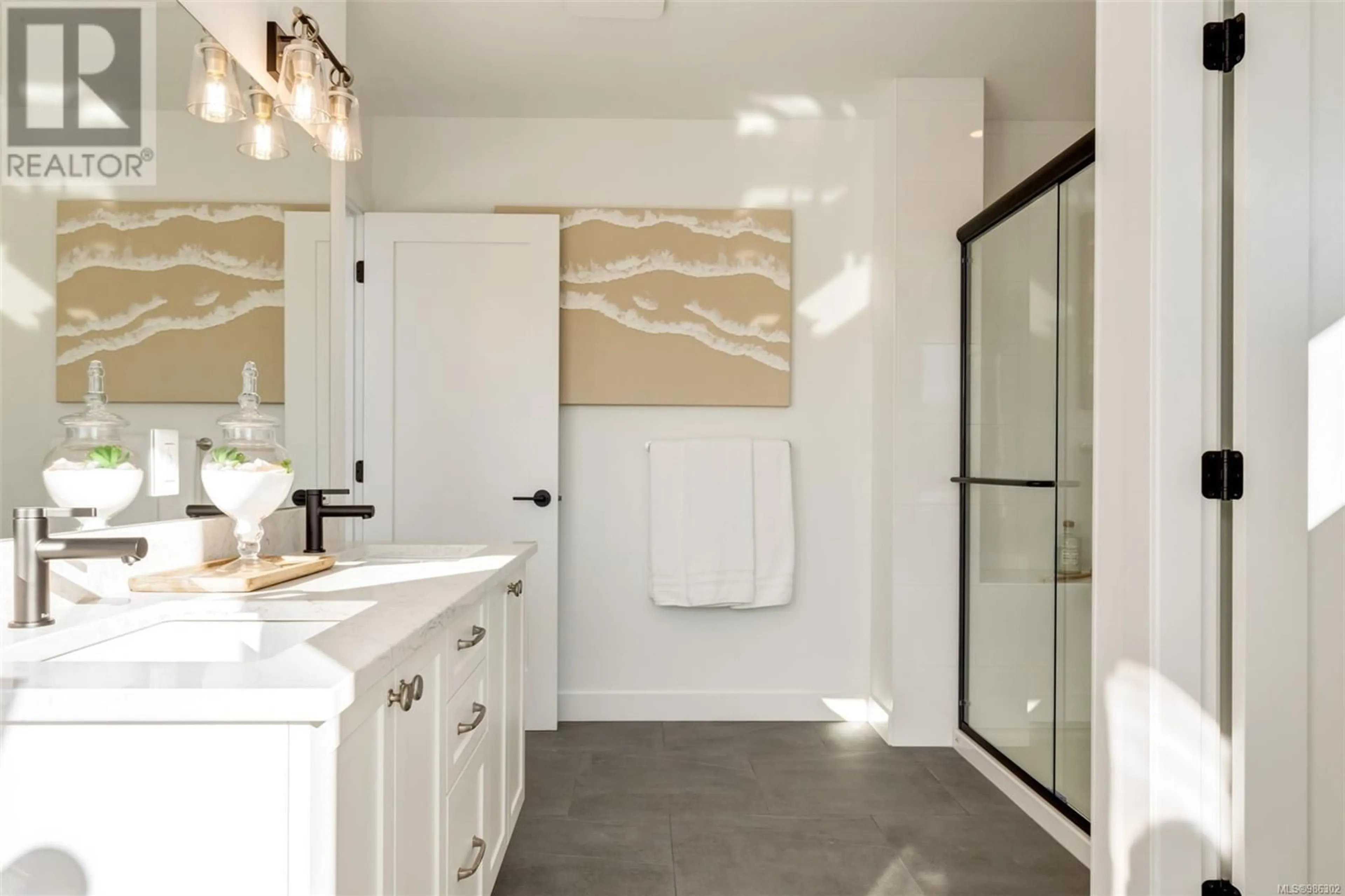 Contemporary bathroom, ceramic/tile floor for 101 - 1220 MANZANITA PLACE, Nanaimo British Columbia V9T0L7