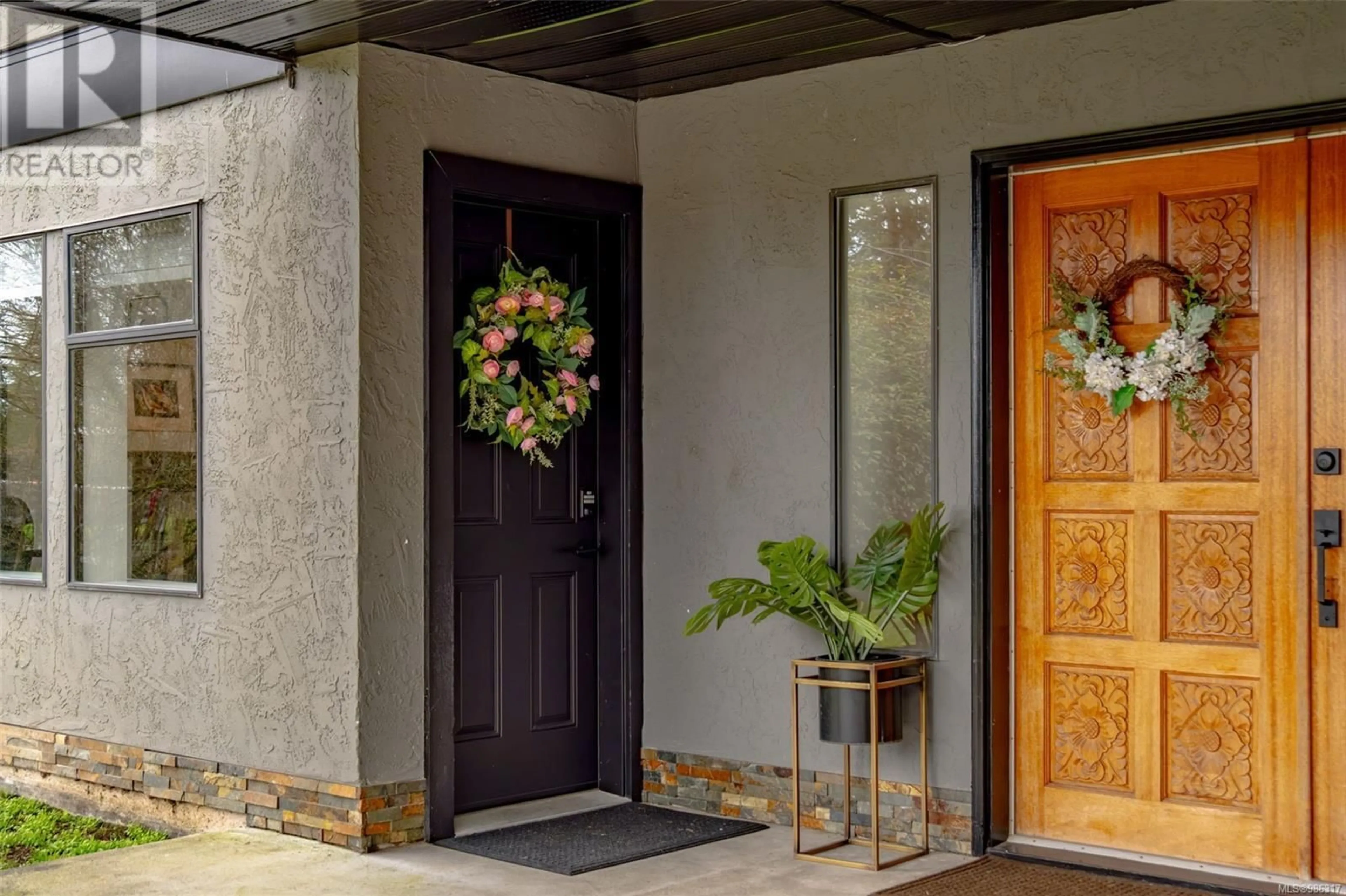 Indoor entryway for 7503 Clark Cres, Lantzville British Columbia V0R2H0