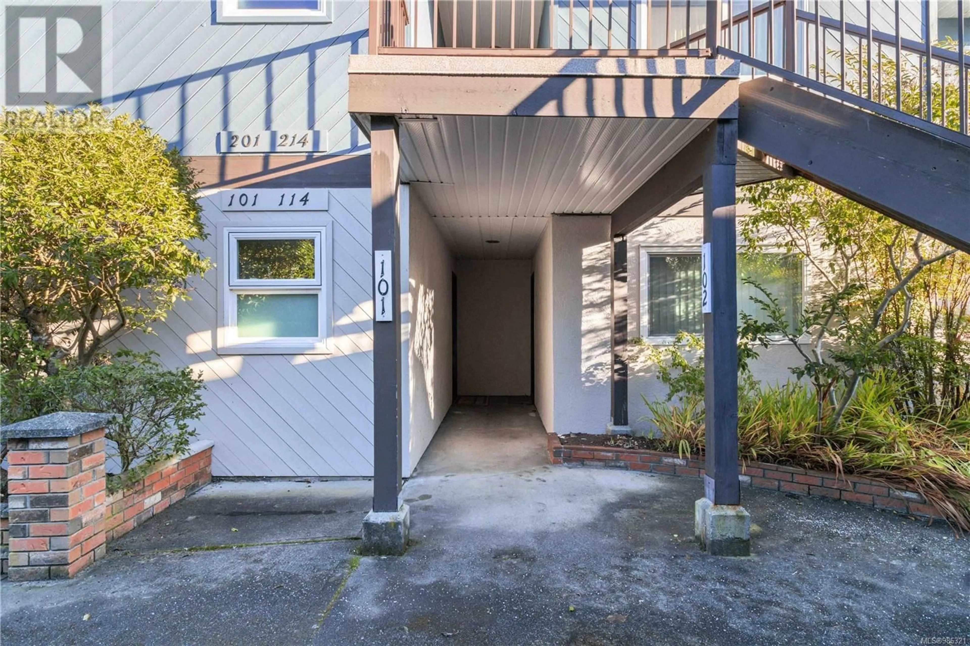 Indoor foyer for 101 1991 Kaltasin Rd, Sooke British Columbia V9Z0B7