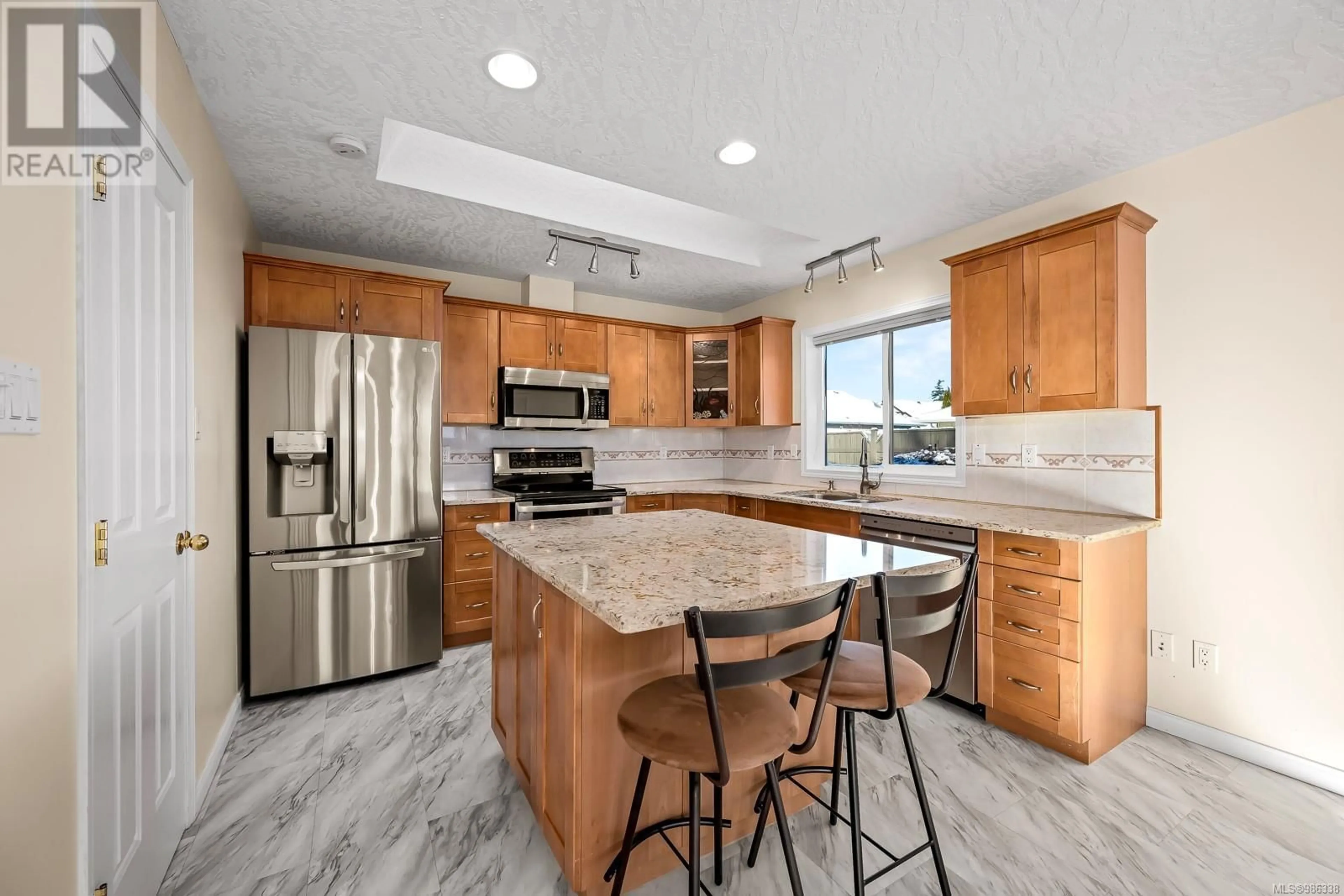 Open concept kitchen, ceramic/tile floor for 555 Church St, Comox British Columbia V9M4G5