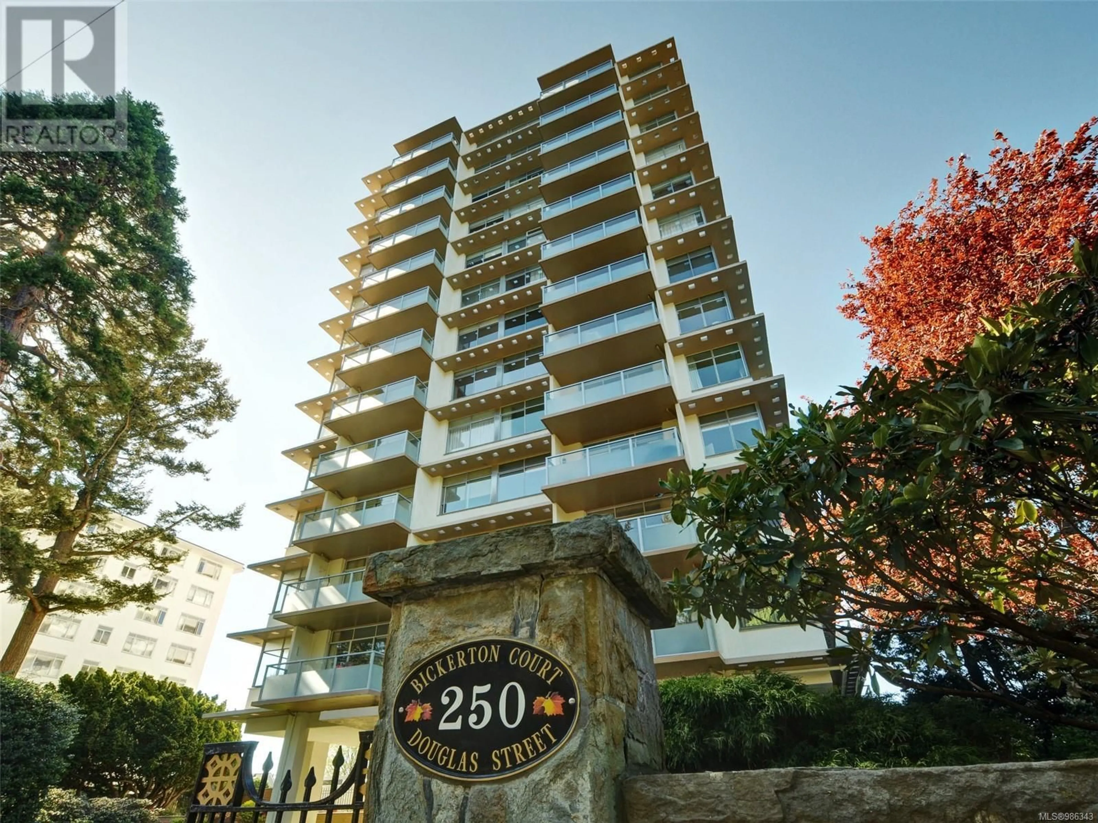 Indoor foyer for 1101 250 Douglas St, Victoria British Columbia V8V2P4