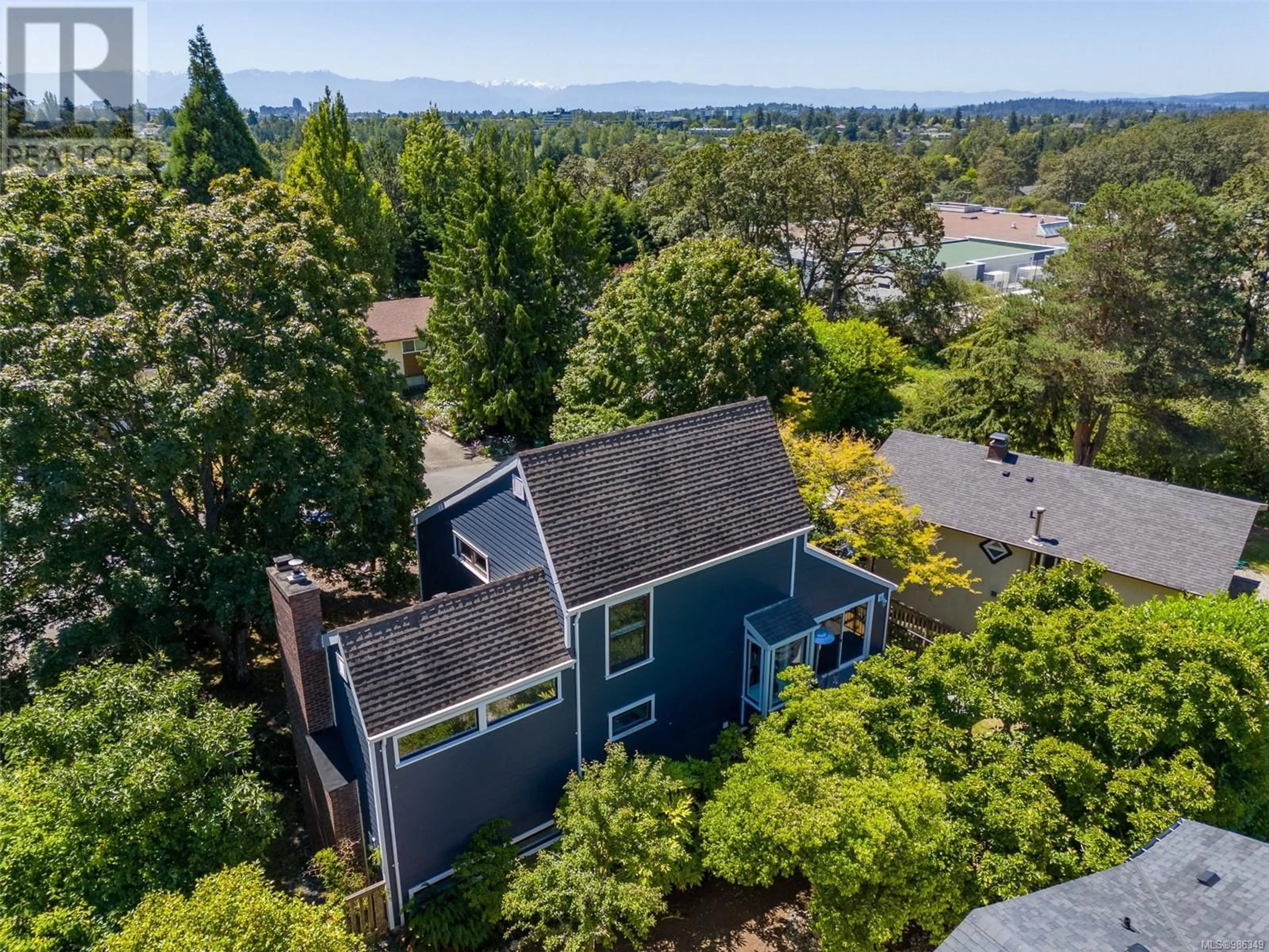 A pic from outside/outdoor area/front of a property/back of a property/a pic from drone, unknown for 4020 Travis Pl, Saanich British Columbia V8X4A8