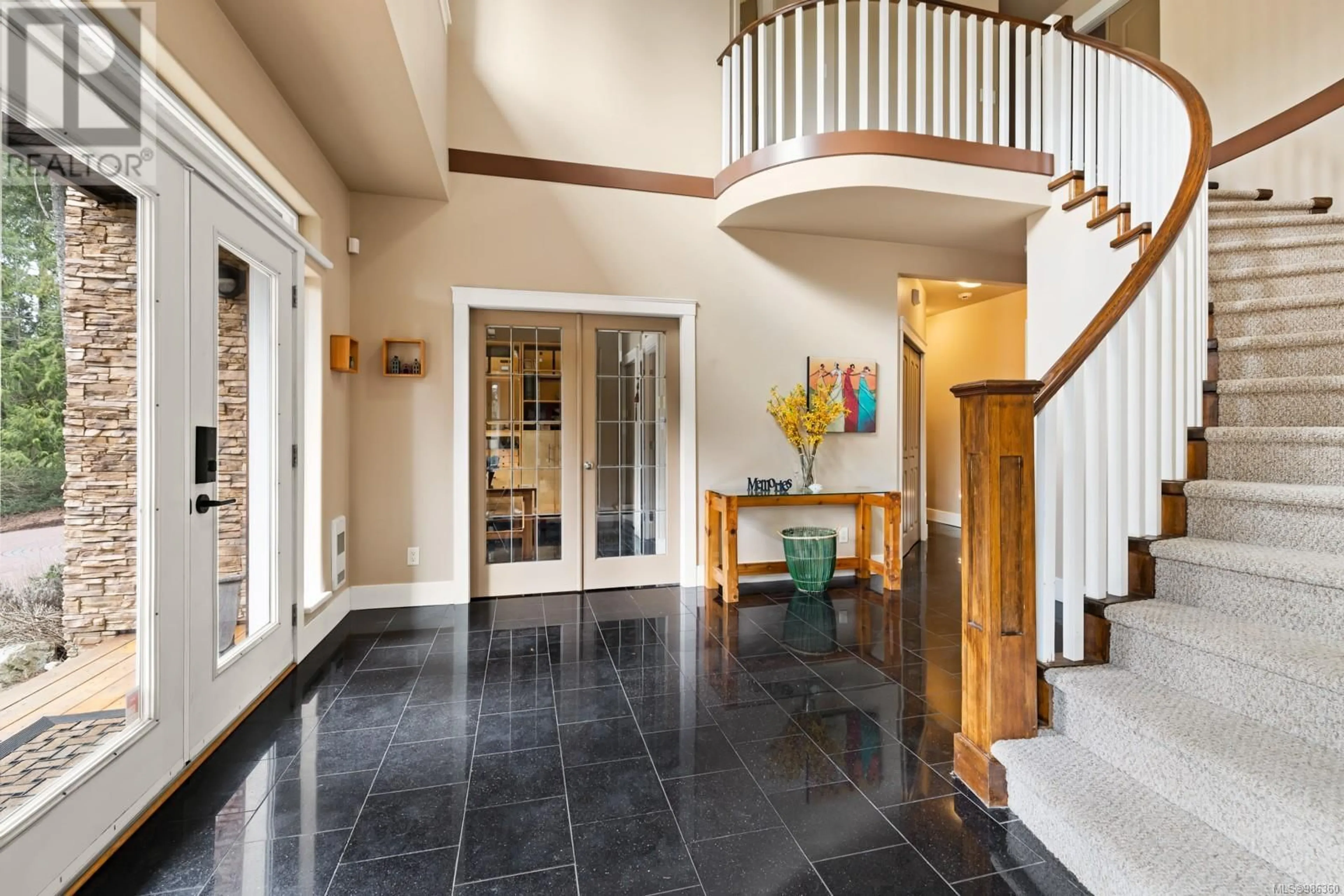 Indoor foyer for 1180 Maple Rd, North Saanich British Columbia V8L5P7