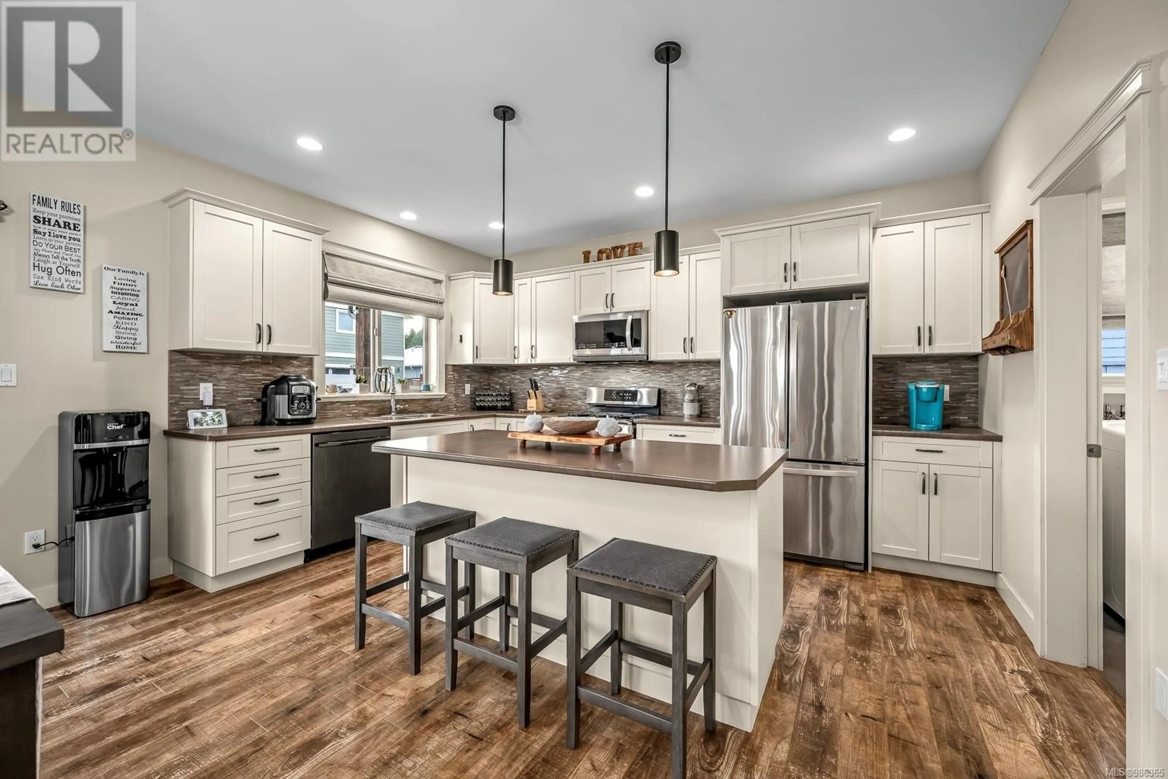 Open concept kitchen, unknown for 4060 Southwalk Dr, Courtenay British Columbia V9N0B3