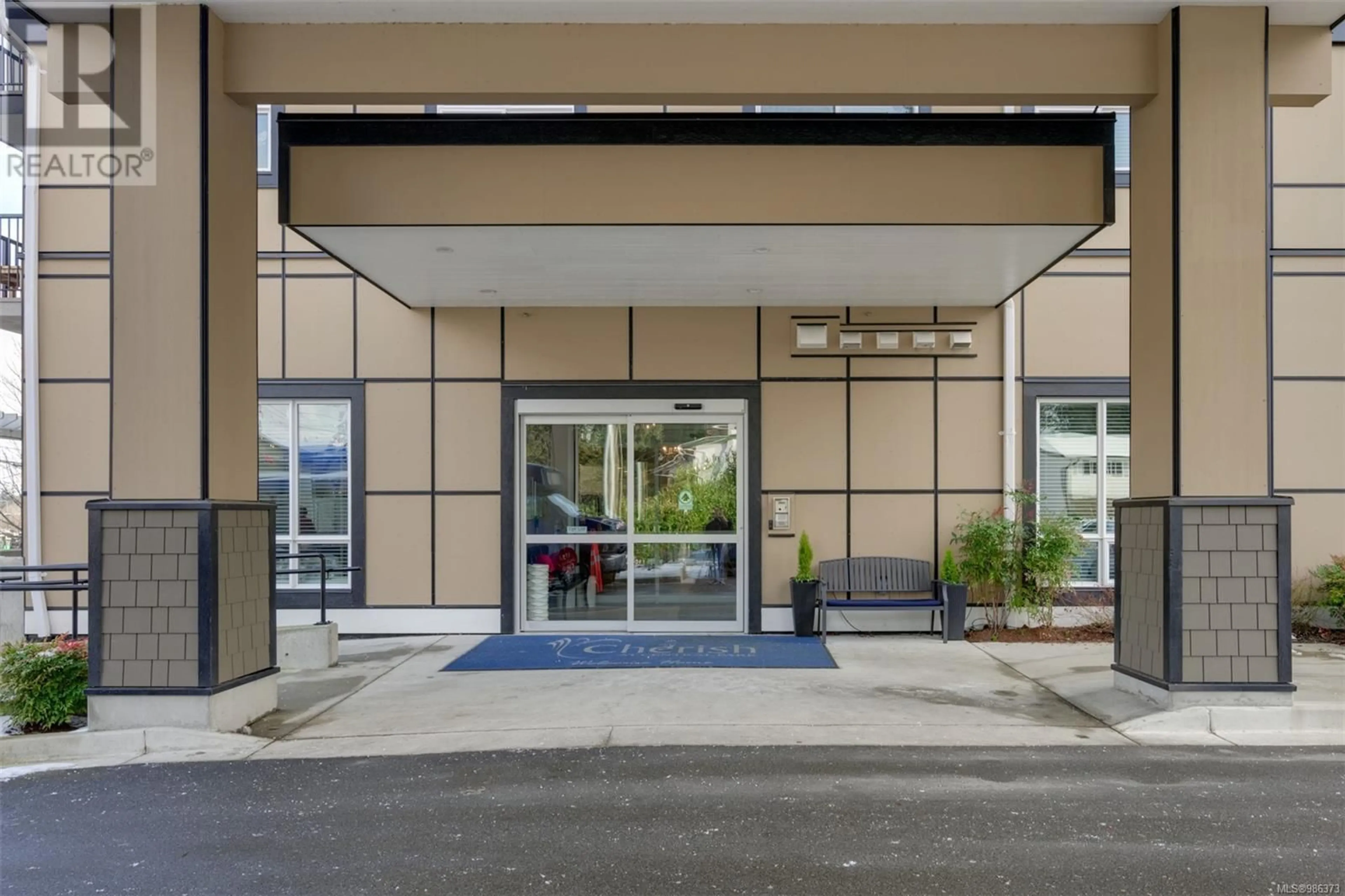 Indoor foyer for 502 917 Avrill Rd, Langford British Columbia V9B0T2