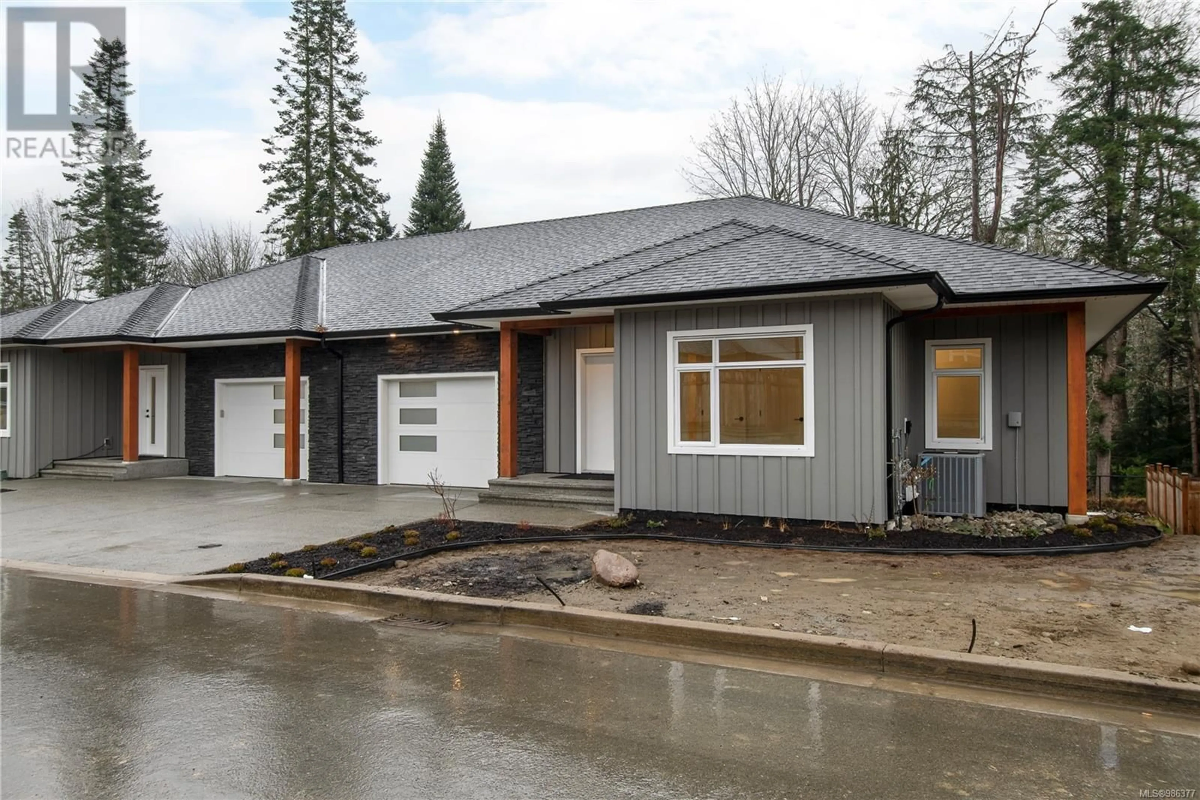 Home with vinyl exterior material, street for 17 1580 Glen Eagle Dr, Campbell River British Columbia V9W0B3