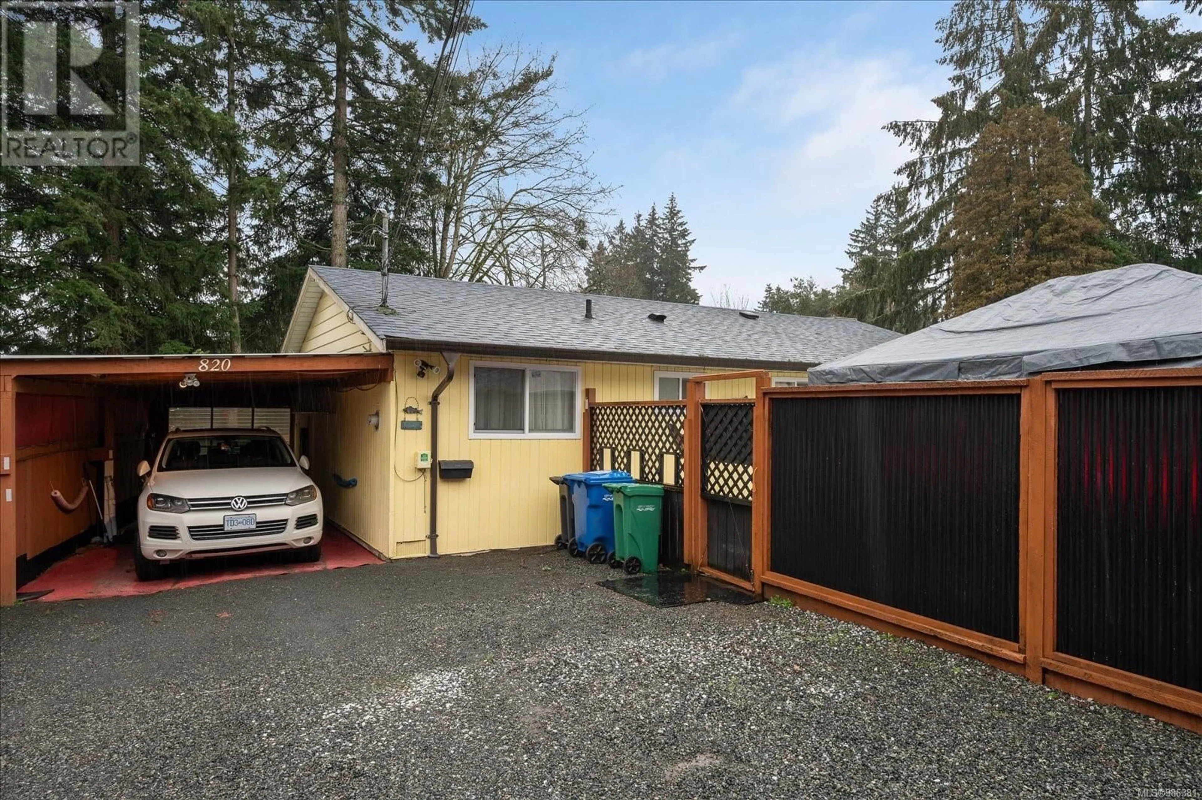 A pic from outside/outdoor area/front of a property/back of a property/a pic from drone, street for 820 Beaufort Dr, Nanaimo British Columbia V9S2C6