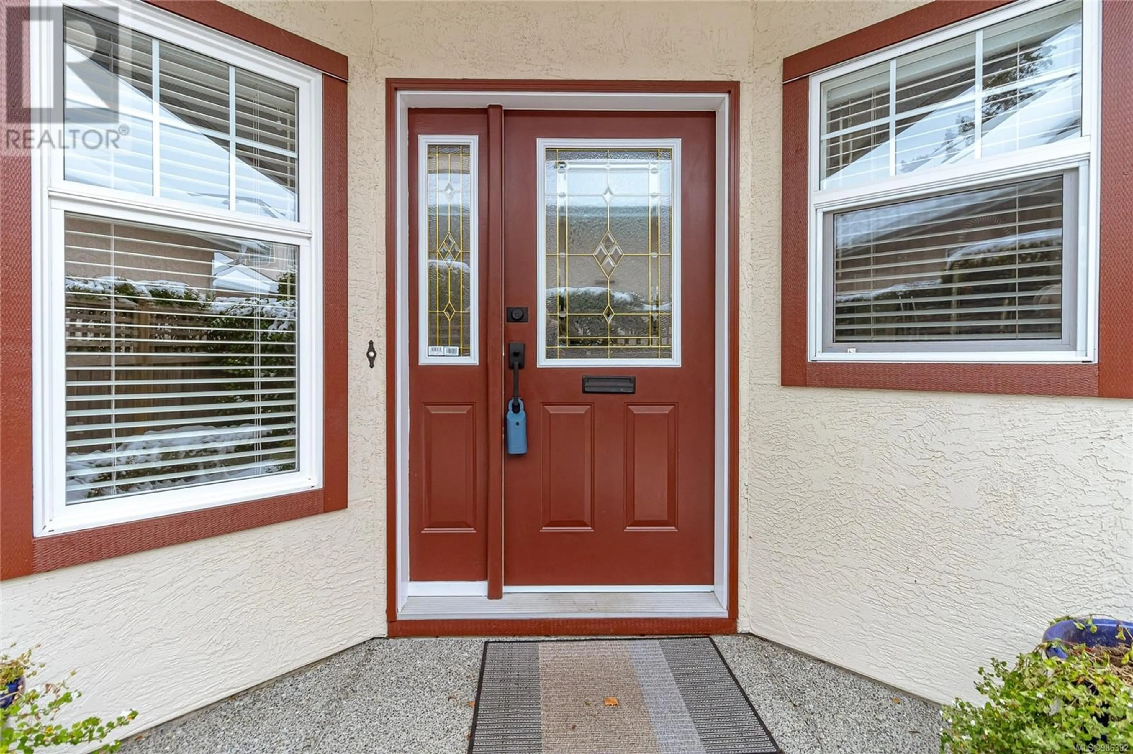 Indoor entryway for 9654 First St, Sidney British Columbia V8L3C9