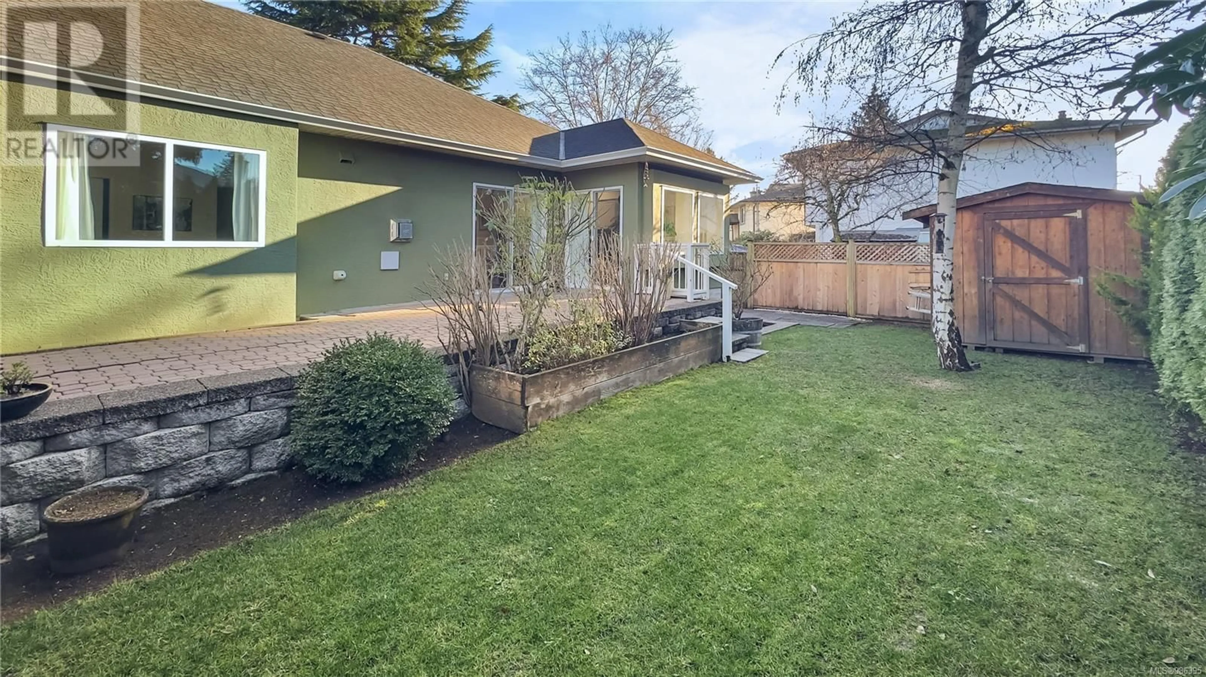 Patio, street for 1056 Holly Park Rd, Central Saanich British Columbia V8M2H1