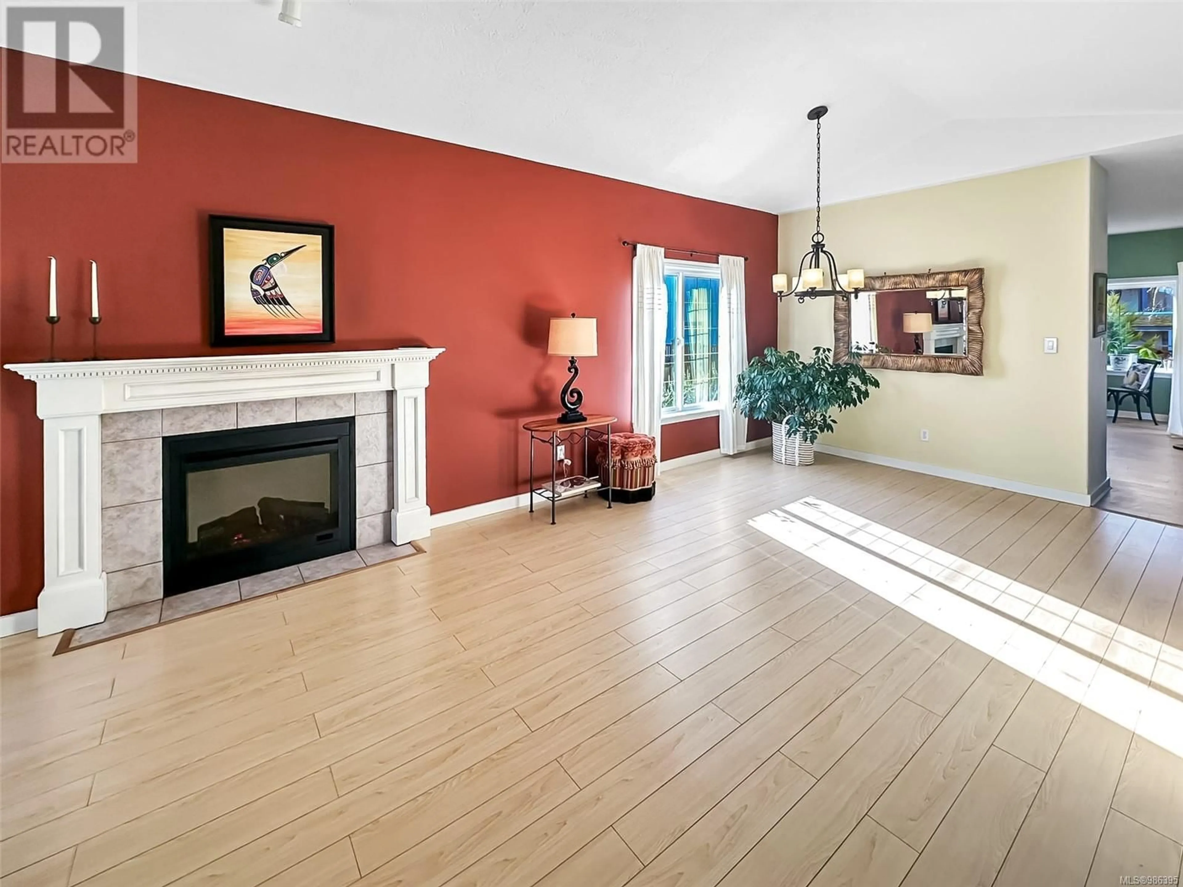 Indoor foyer for 1056 Holly Park Rd, Central Saanich British Columbia V8M2H1