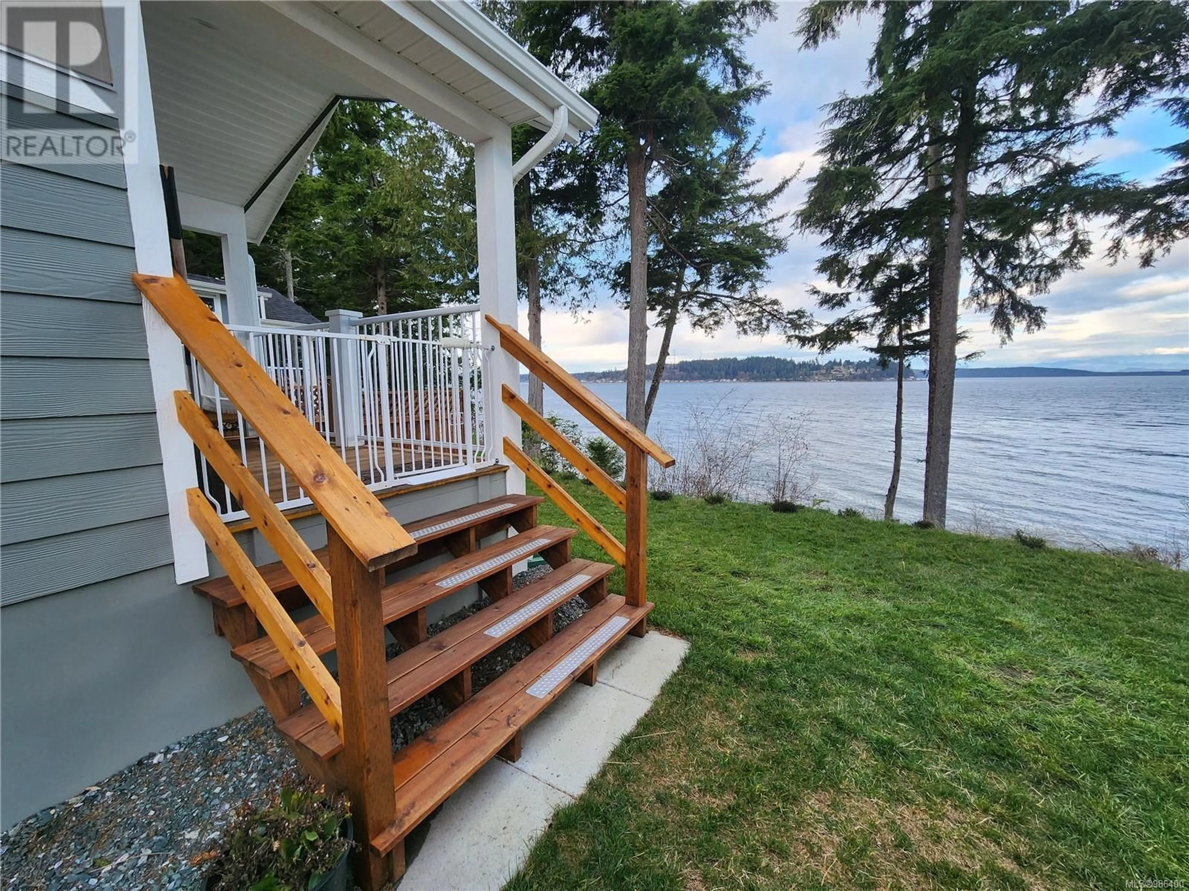 Patio, water/lake/river/ocean view for 5 1 ALDER BAY Rd, Port McNeill British Columbia V0N2R0